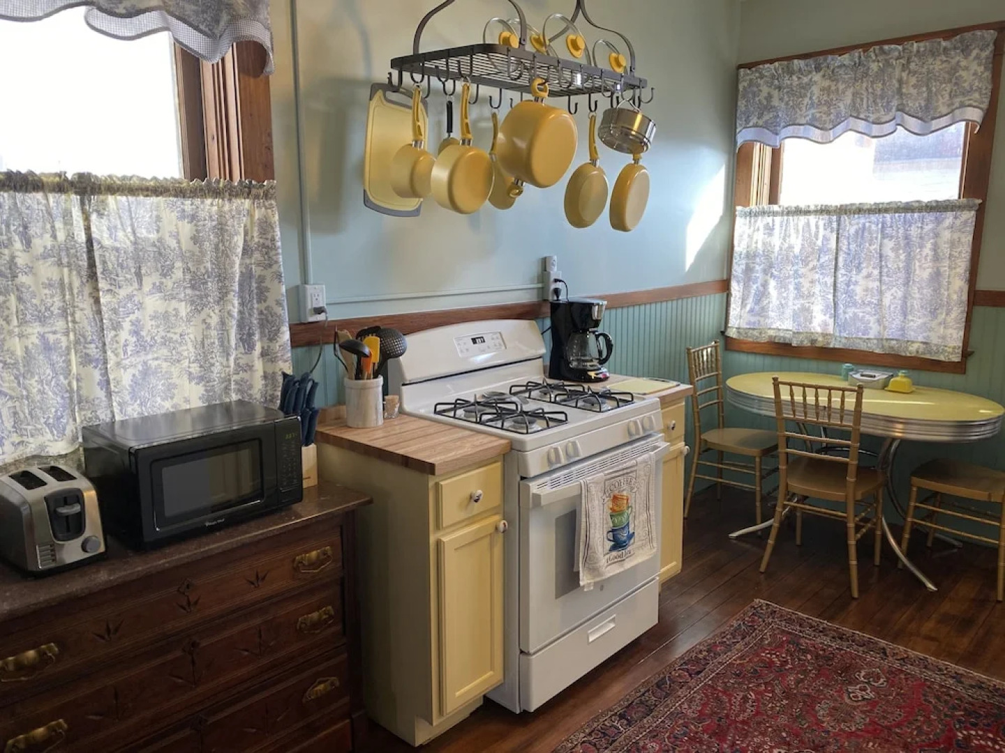 Vineyard Mansion & Carriage House Bed & Breakfast