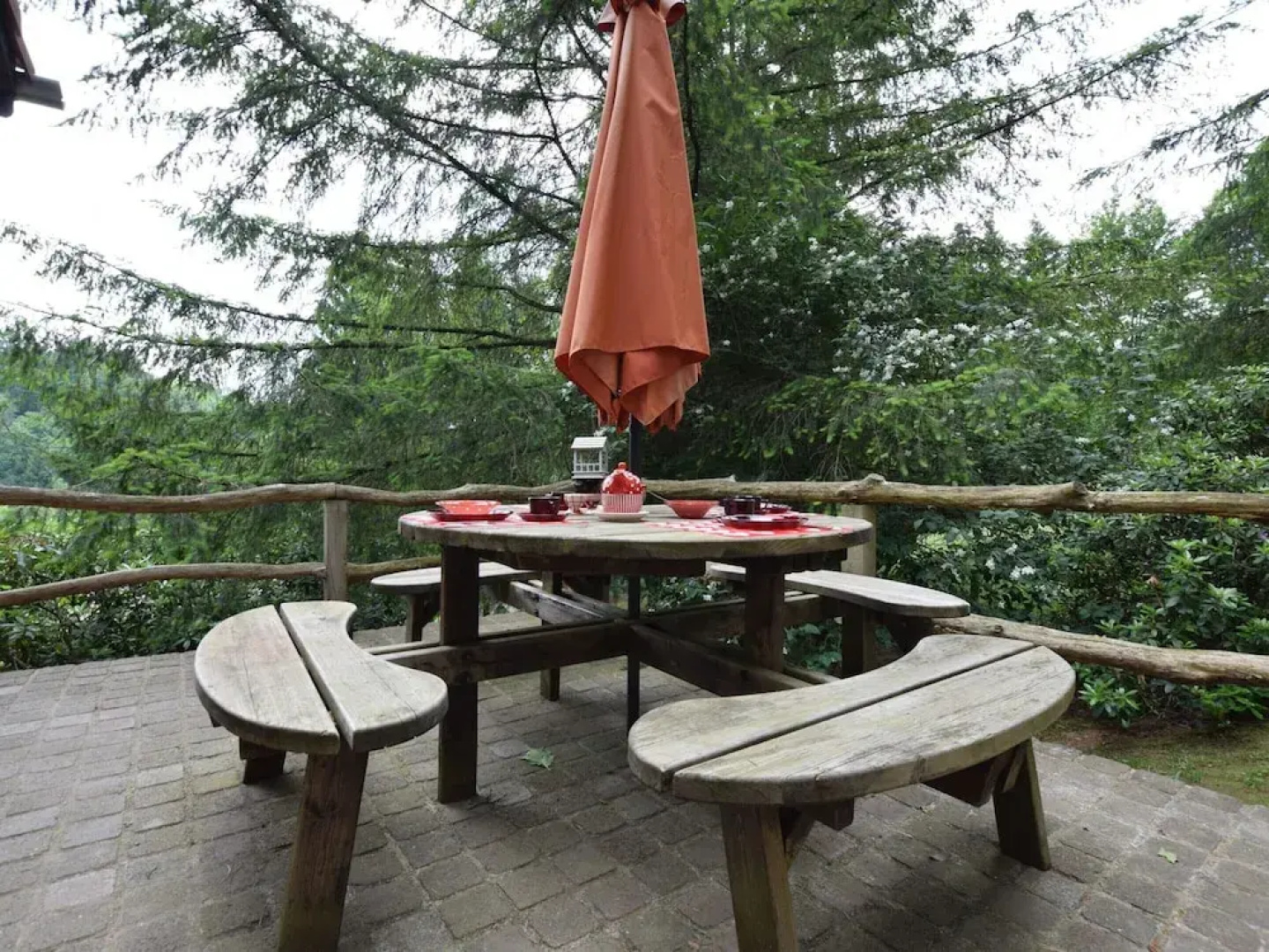Lively Holiday Home With Garden, Barbecue, Garden Furniture