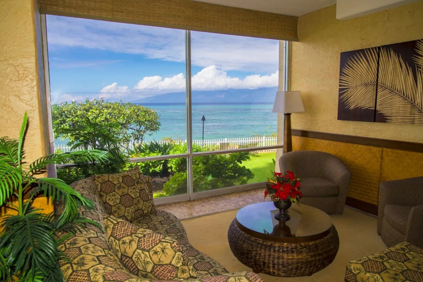 Royal Kahana 318 Studio Bedroom Condo by RedAwning