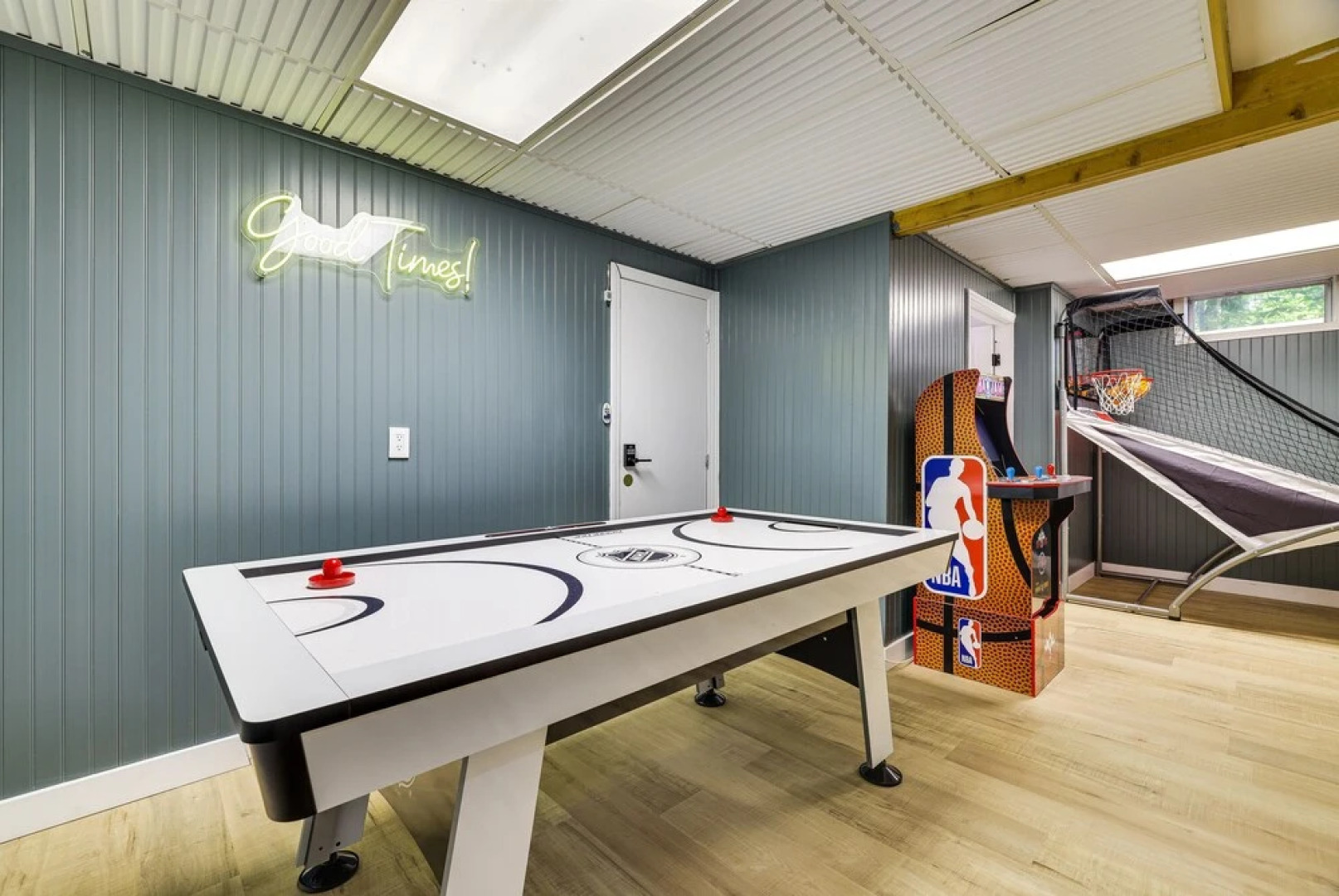 Lake Access, Fire Pit & Game Room: Poconos Gem