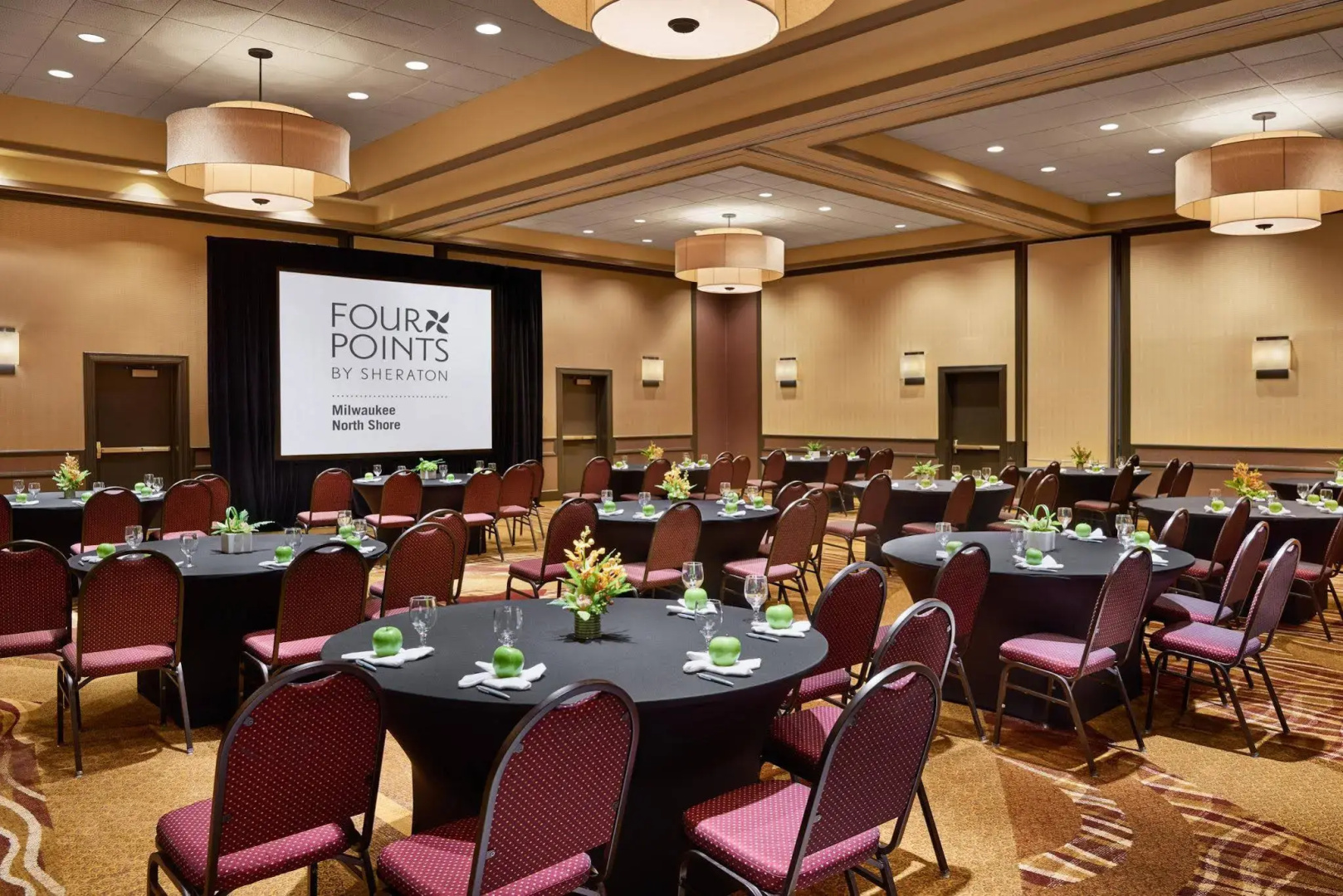 Four Points by Sheraton Milwaukee North Shore