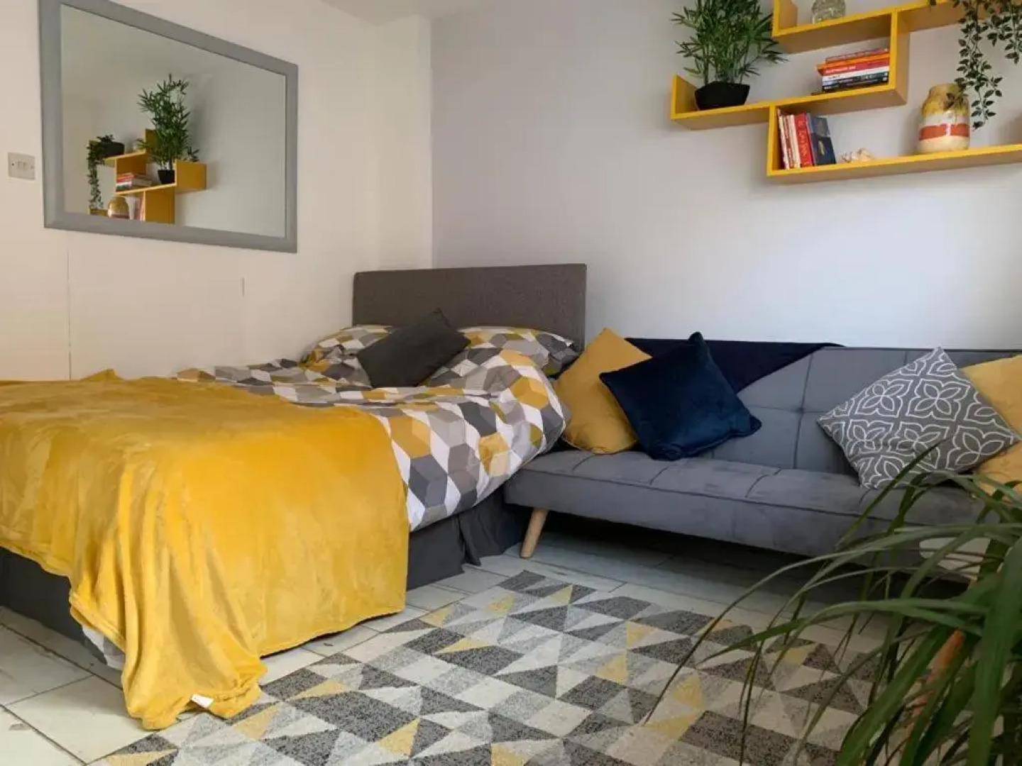 The Beehive - Self Contained Studio by the Sea (Adults Only)