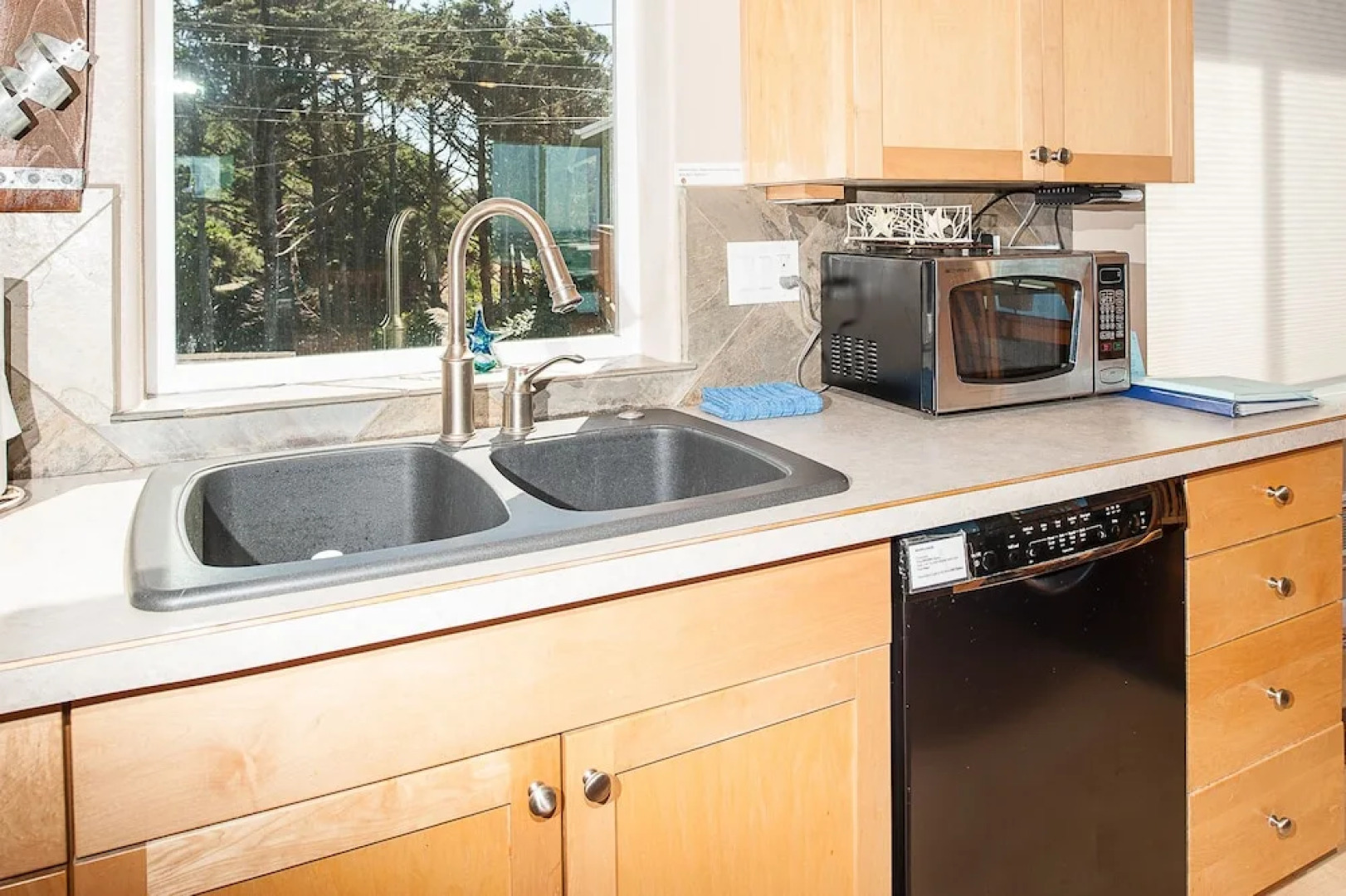 Beverly Beach Overlook for 8 by RedAwning