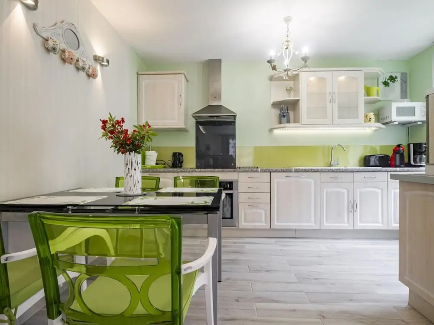 Enticing Holiday Home in Tulle with Garden