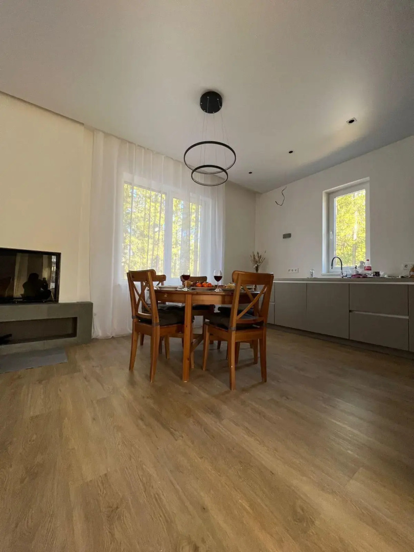 Дом в сосновом лесу