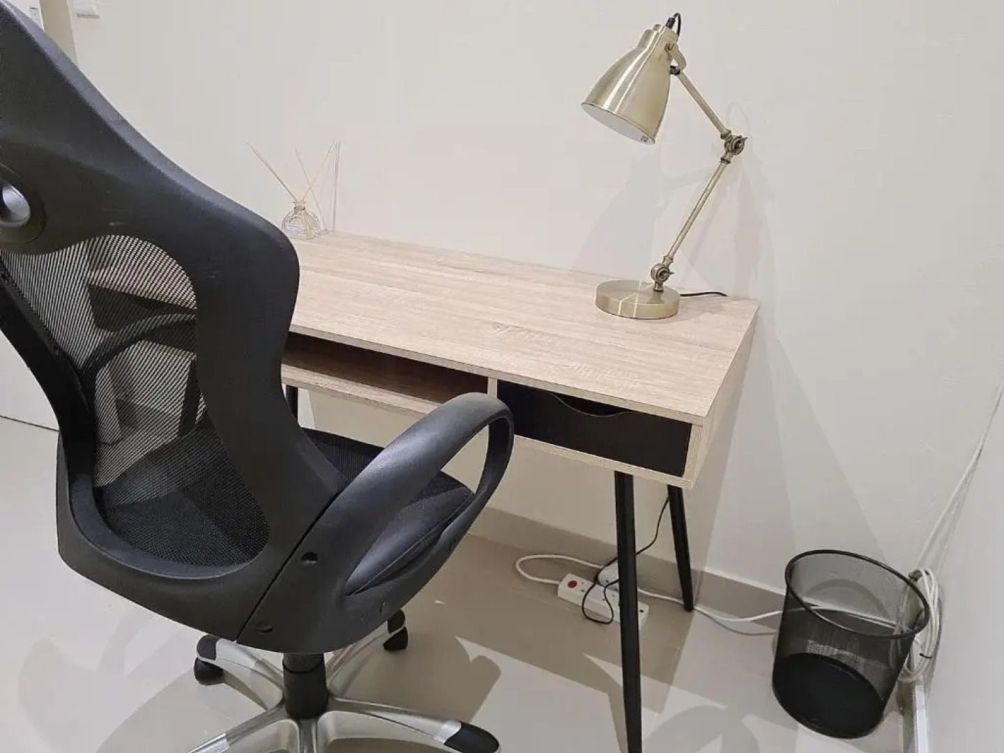 Modern Executive Unit