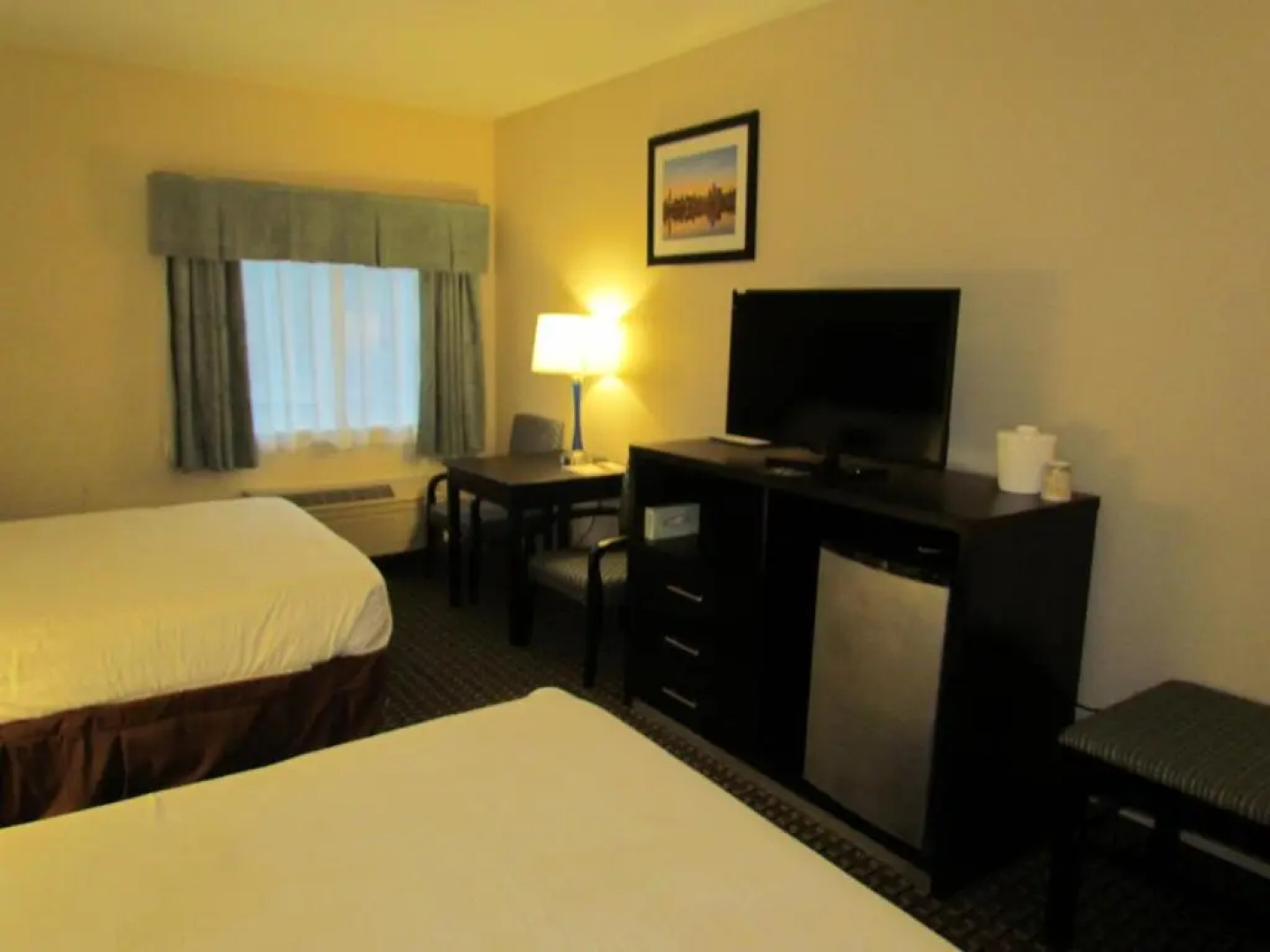 The Armada Inn & Suites Glendale Heights