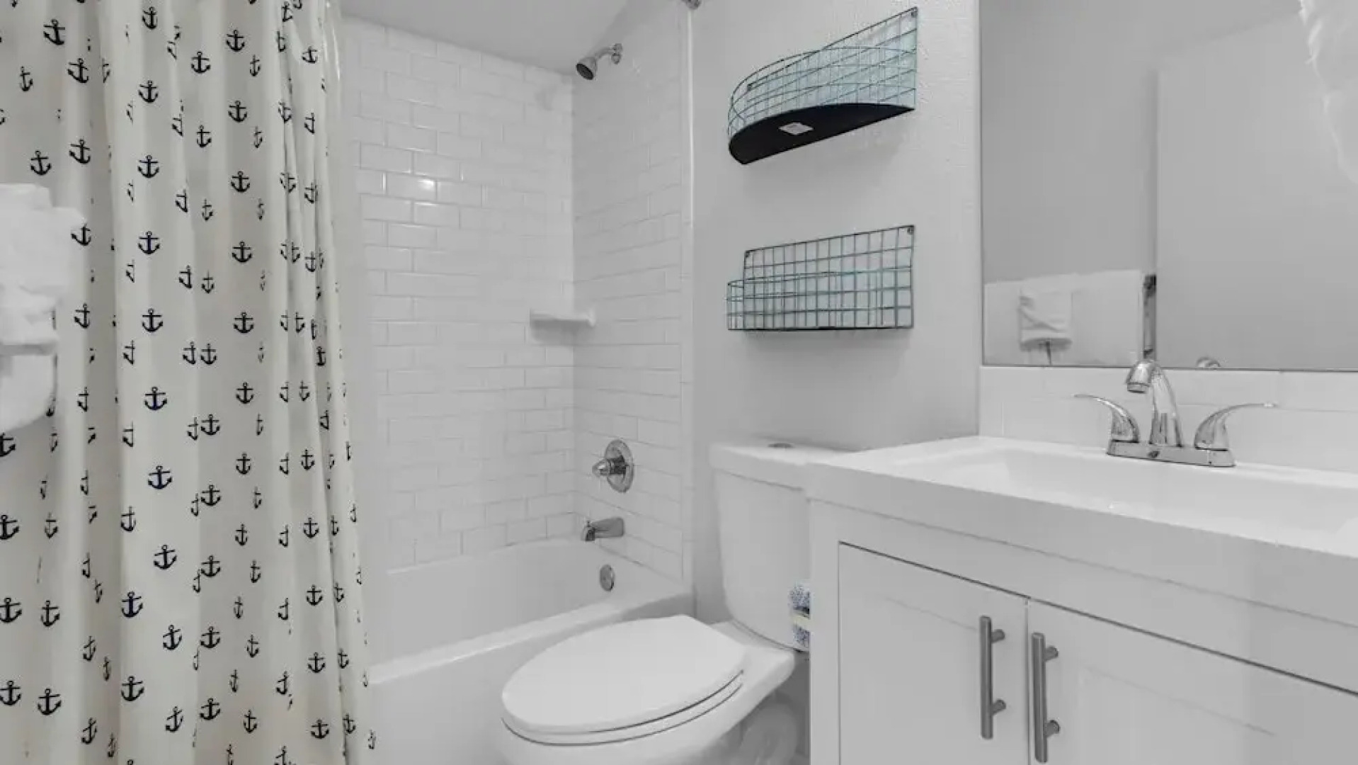 Your Ideal Beach Getaway With Private Pool, Game Room and Close to Beach!