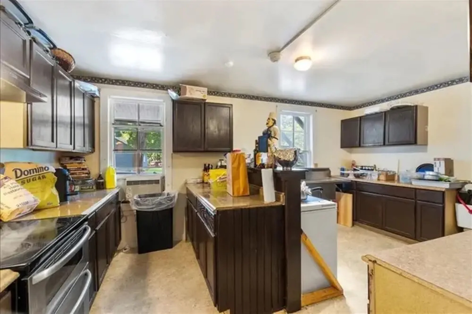 Home Near Hiking Biking w Hottub 6 Bedrooms