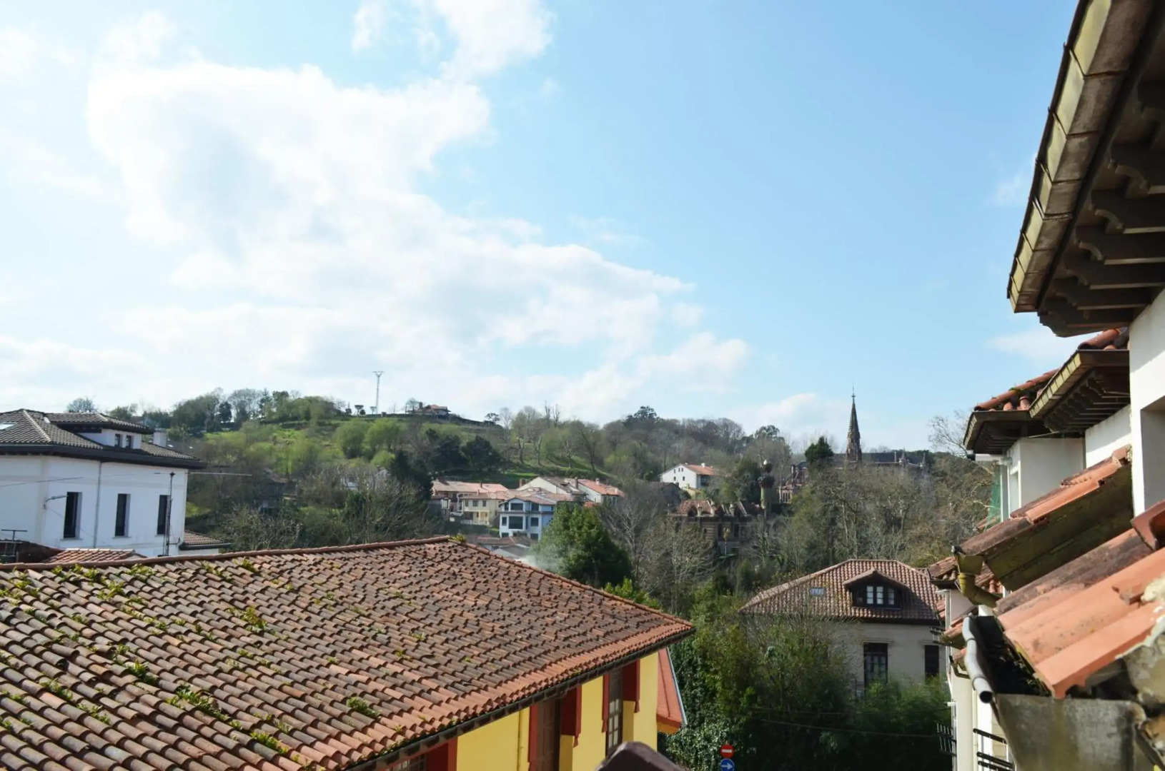 Apartamento El Corro: con parking en pleno centro de Comillas