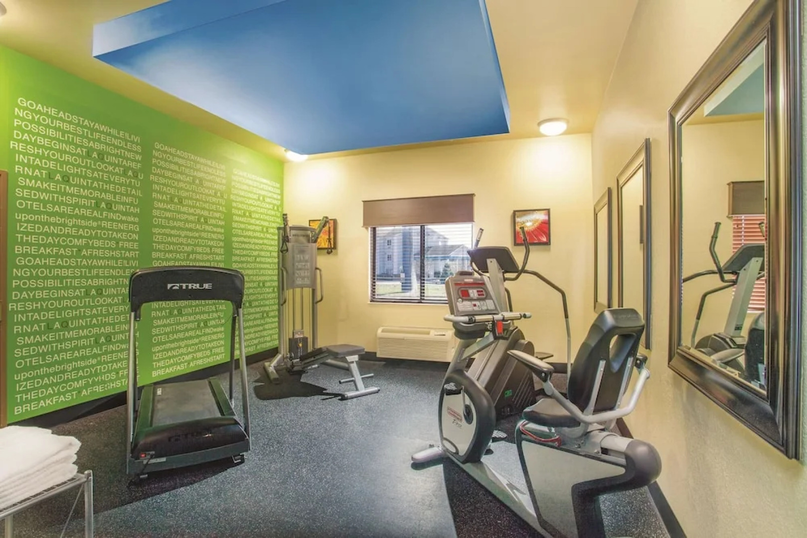 La Quinta Inn & Suites