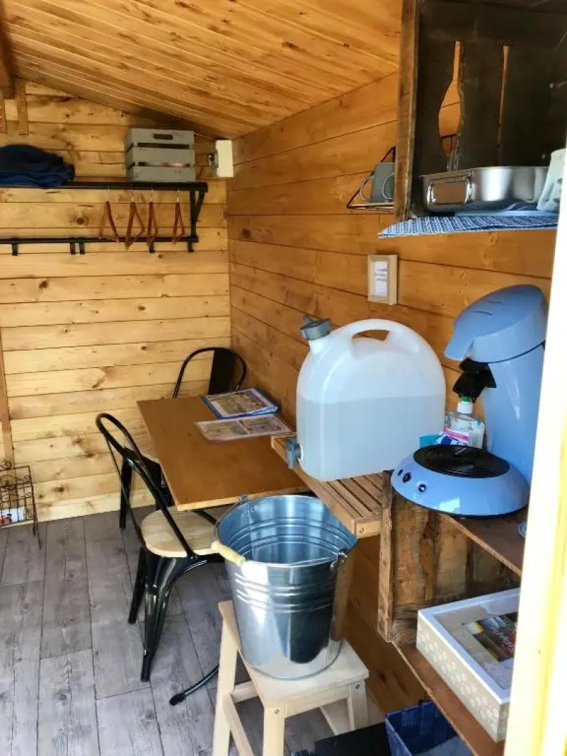 petit chalet insolite "vie en plein air" Bastide Bellugue maison d'hôtes reseau Bienvenue à la ferme à 3 mn de lourmarin