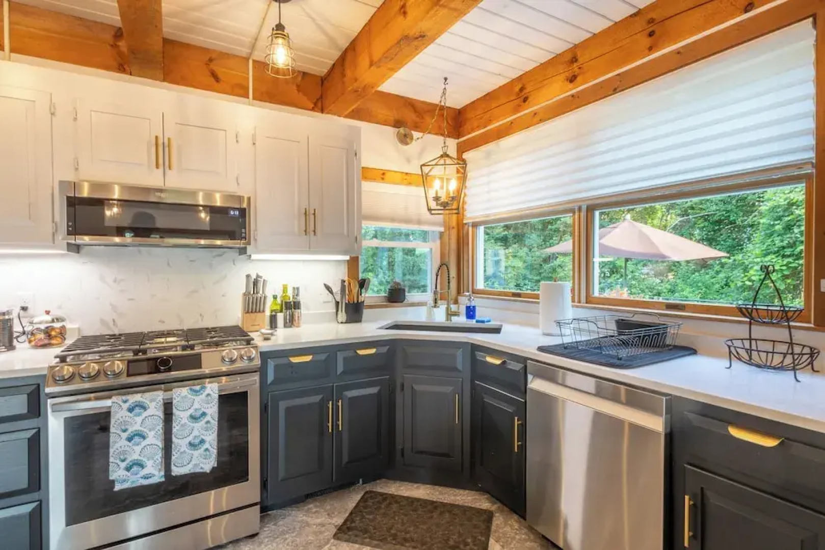 Private Pool & Screened Deck: Mashpee Home!