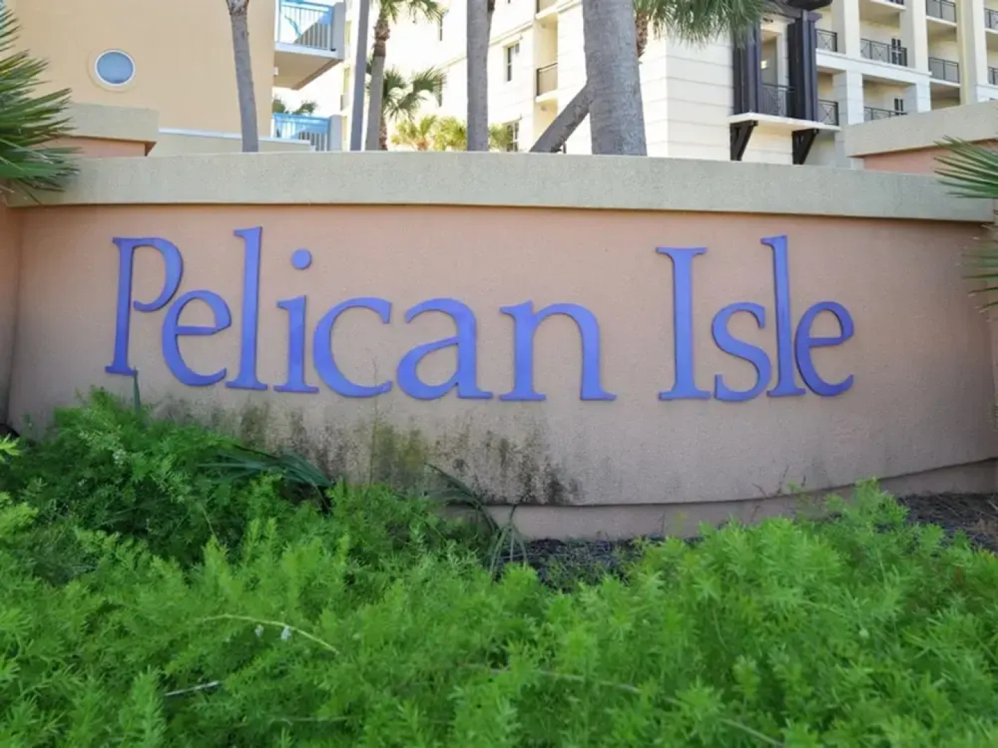 Pelican Isle 606