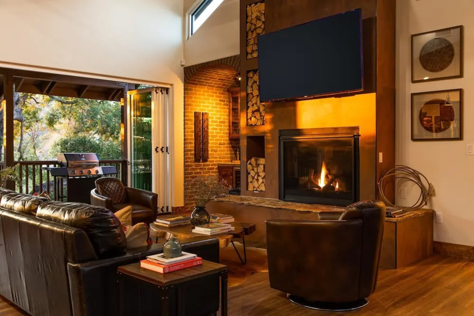 Emerson by AvantStay | Secluded Home - 125 Acres w/ Hiking, Hot Tub & Patio