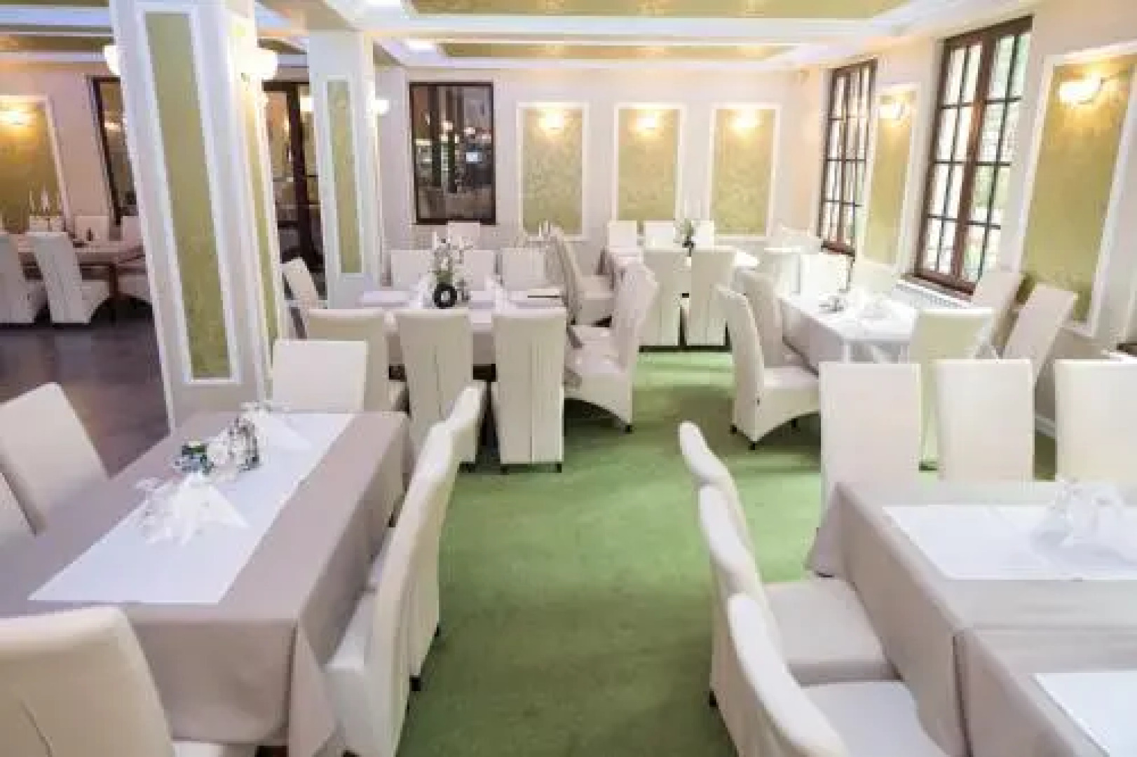 Complex Parc Pini Moinesti