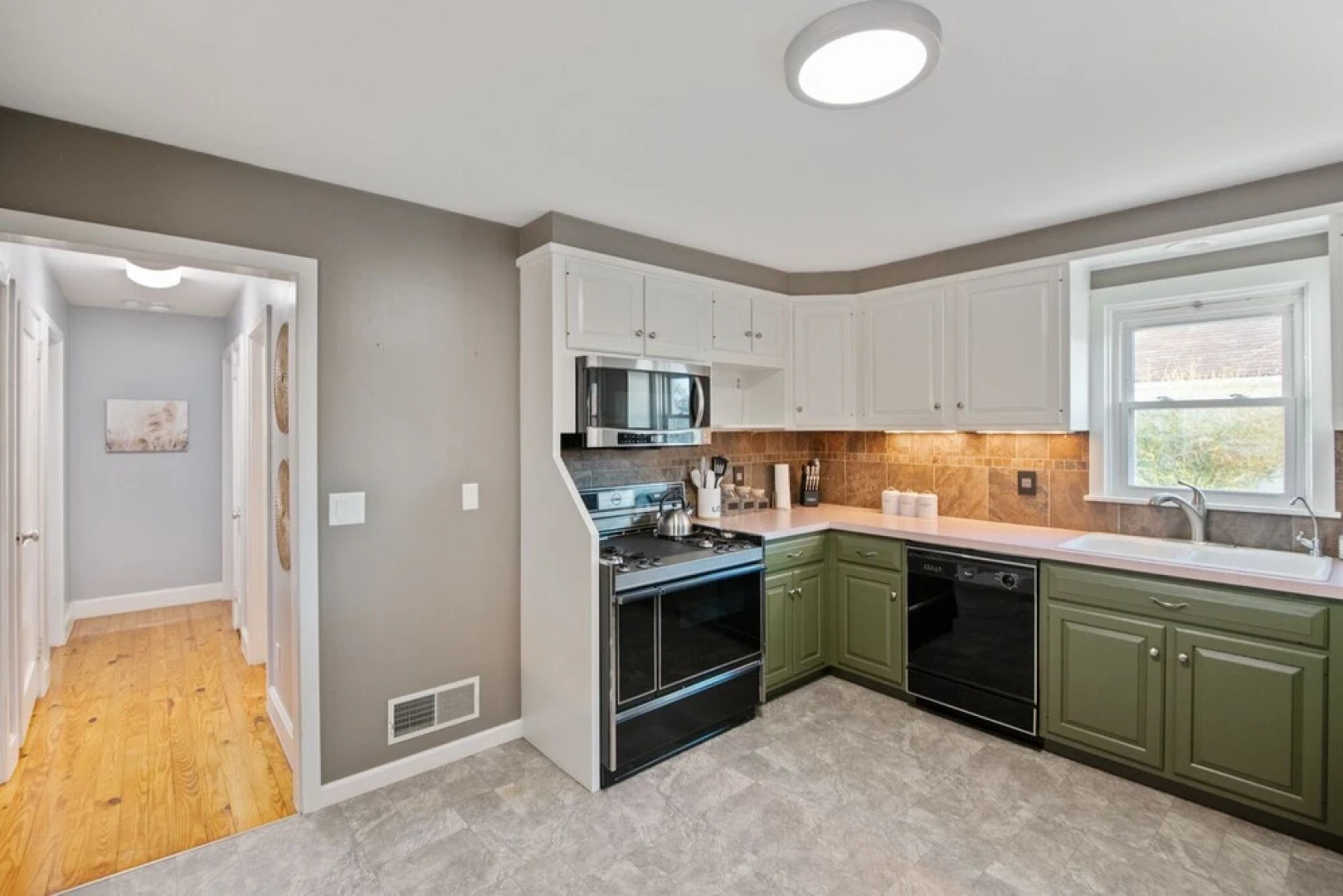 "sweet Serenity" Stay 10 Minutes From Hershey 3 Bedroom Home by RedAwning