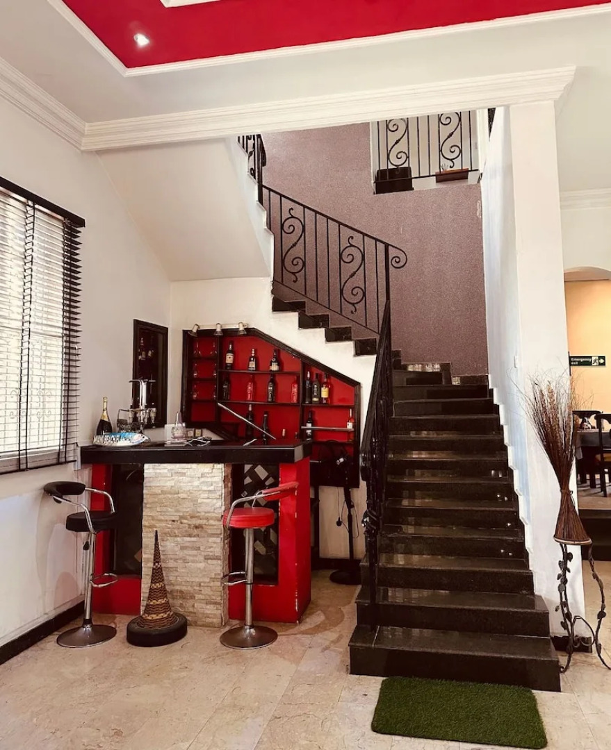 Bates Garden Guest House