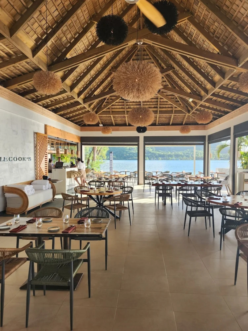 Cook's Bay Hotel and Suites