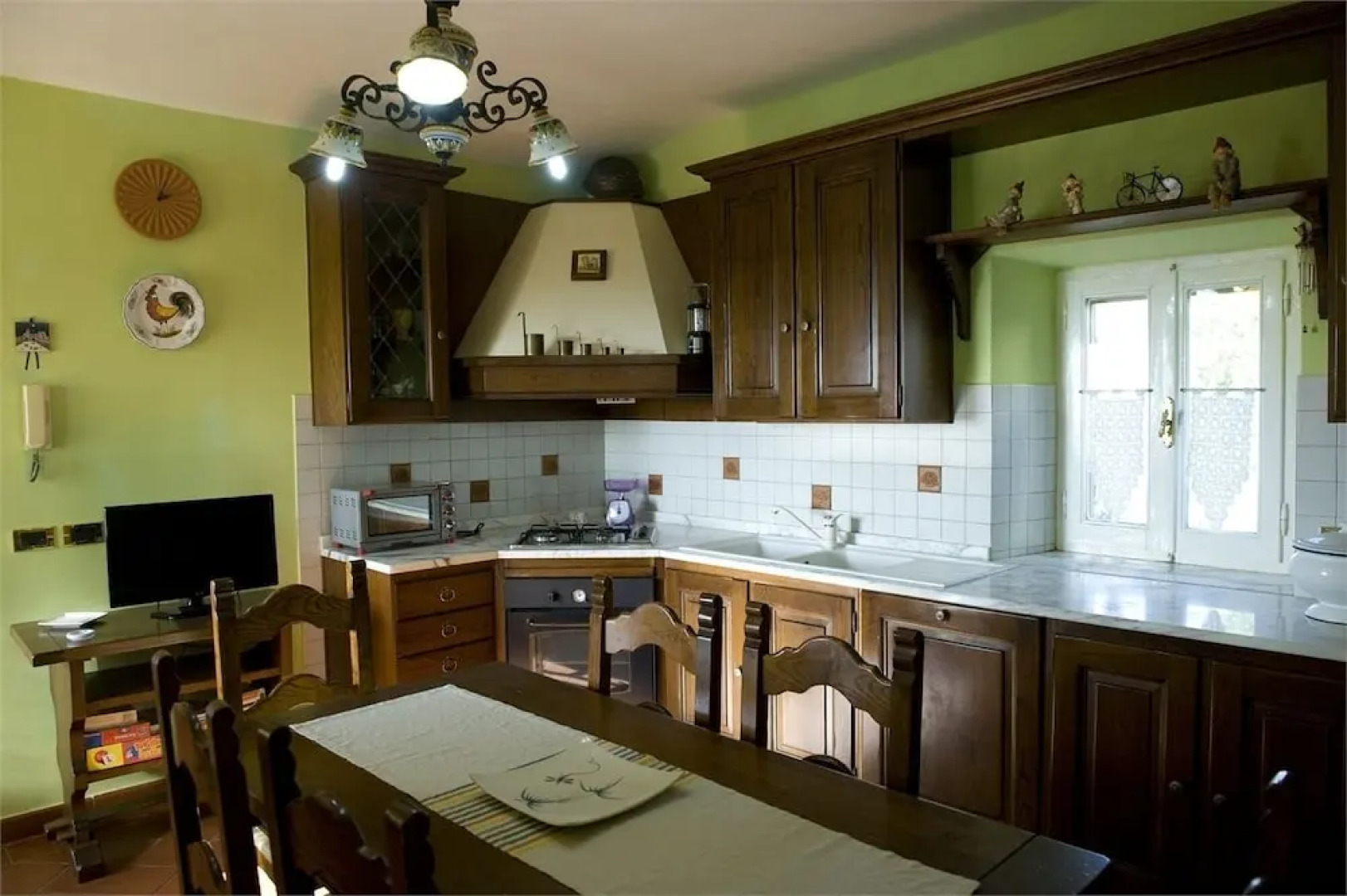 Villa Trasimeno with pool and lake view