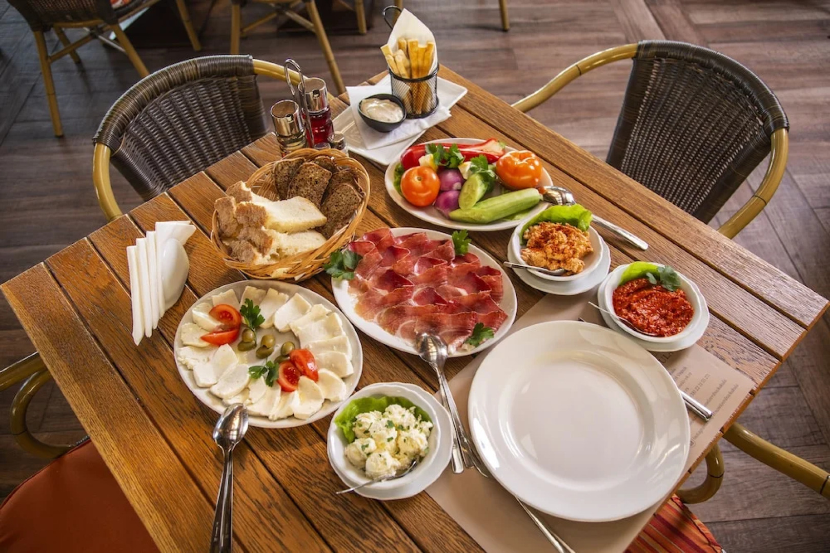 Etno Naselje Vrdnička Kula