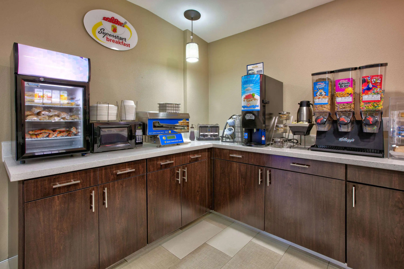 Super 8 by Wyndham Palestine