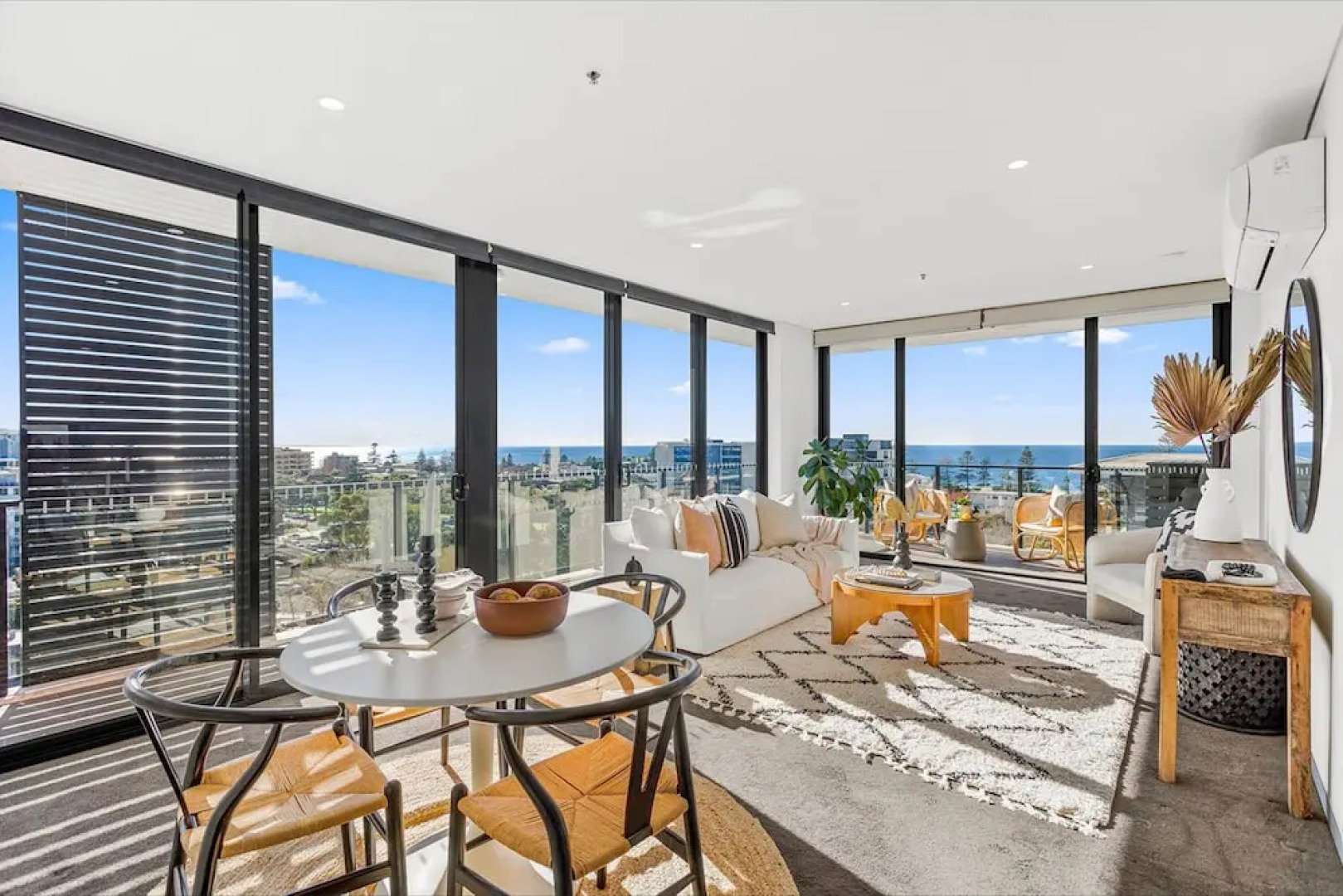 Wollongong CBD Ocean View Apartment