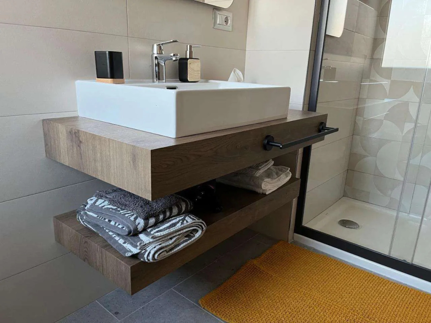 Baboe Affittacamere Iun F1037