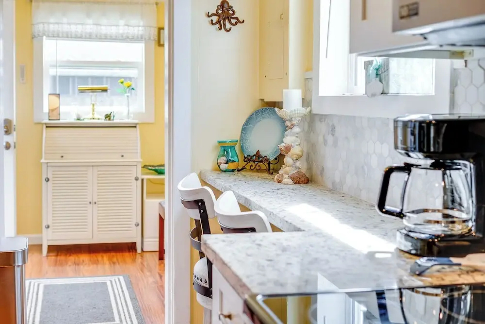 Walk to Gold Beach: Charming Cottage w/ Yard!