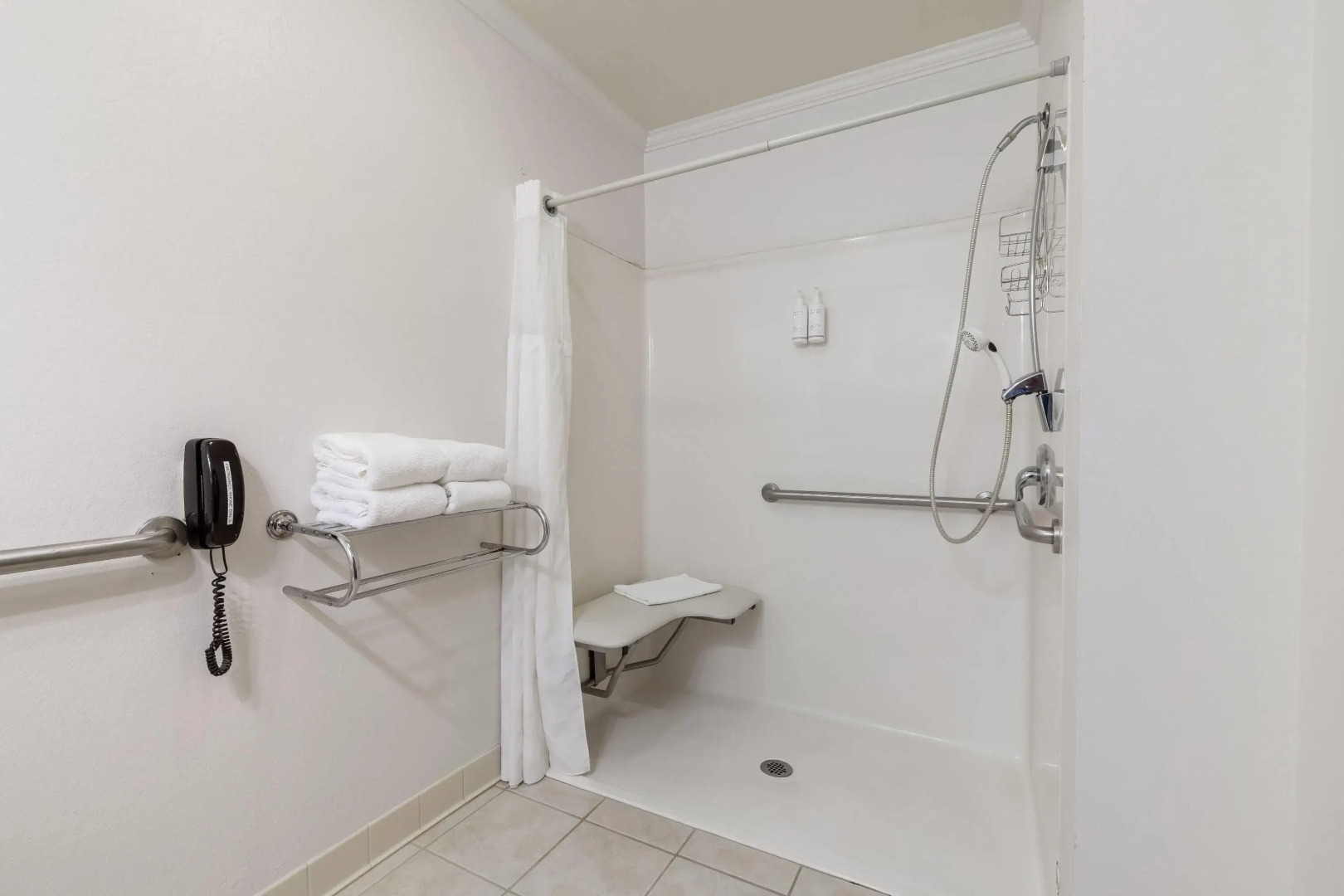 Howard Johnson Hotel & Suites by Wyndham Oacoma