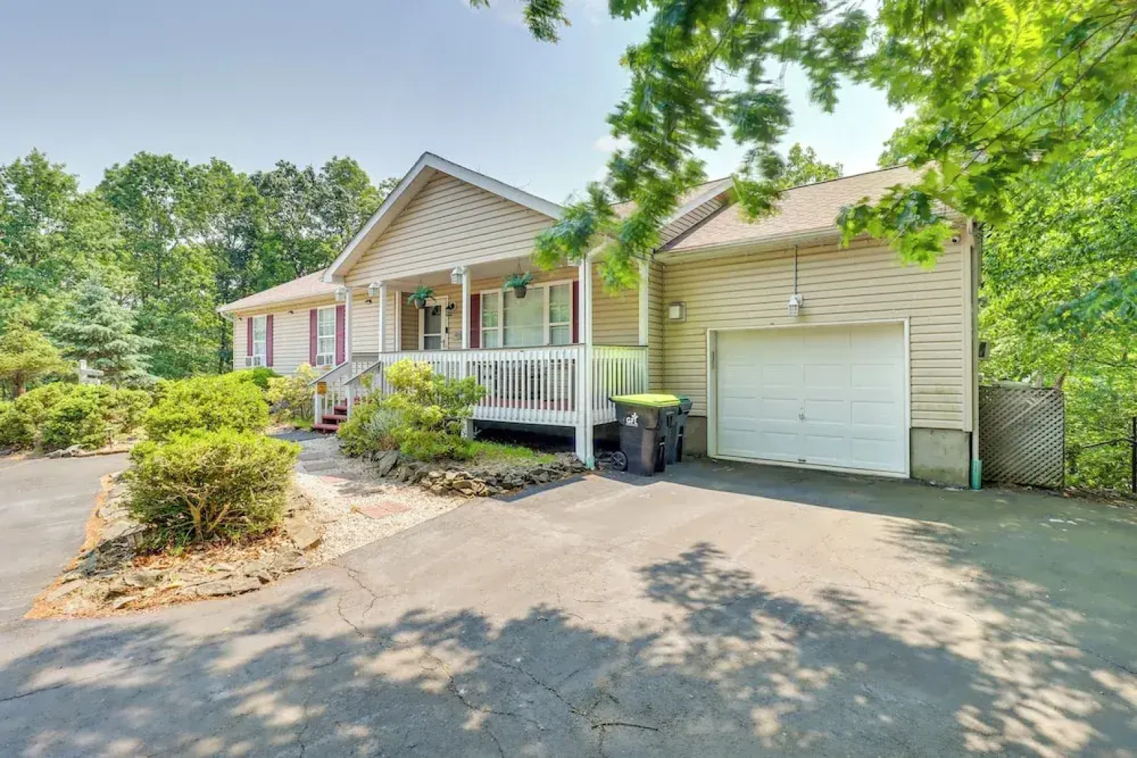 Gas Grill, Lake Access: Scenic Poconos Retreat!