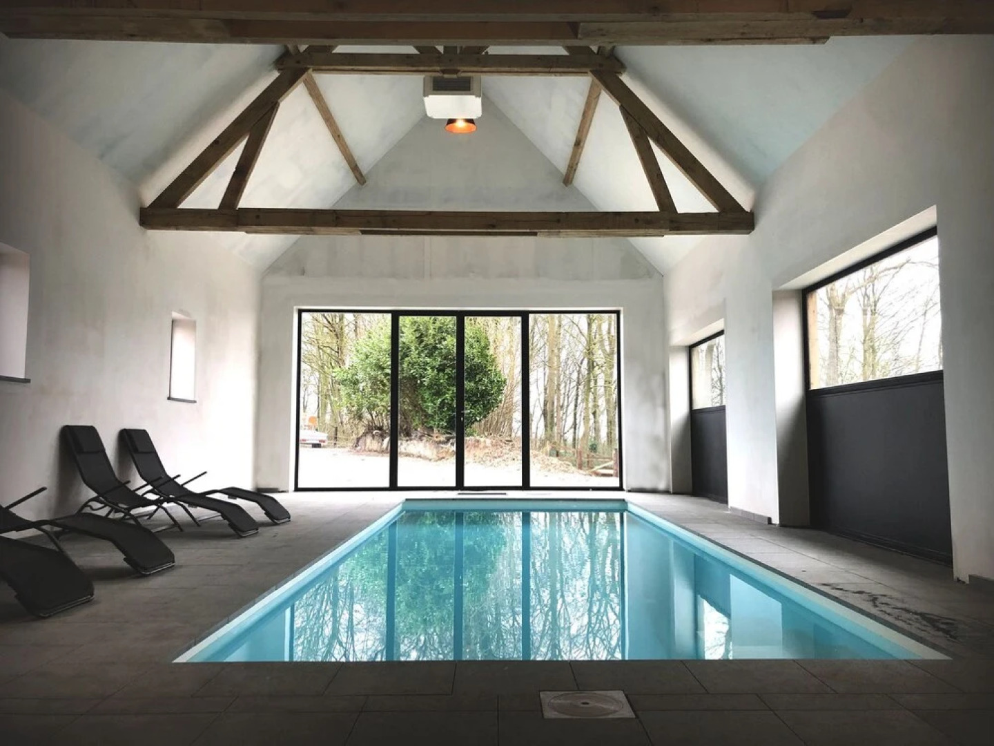 Beautifully Renovated Farmhouse for Groups, With Indoor Pool and Sauna