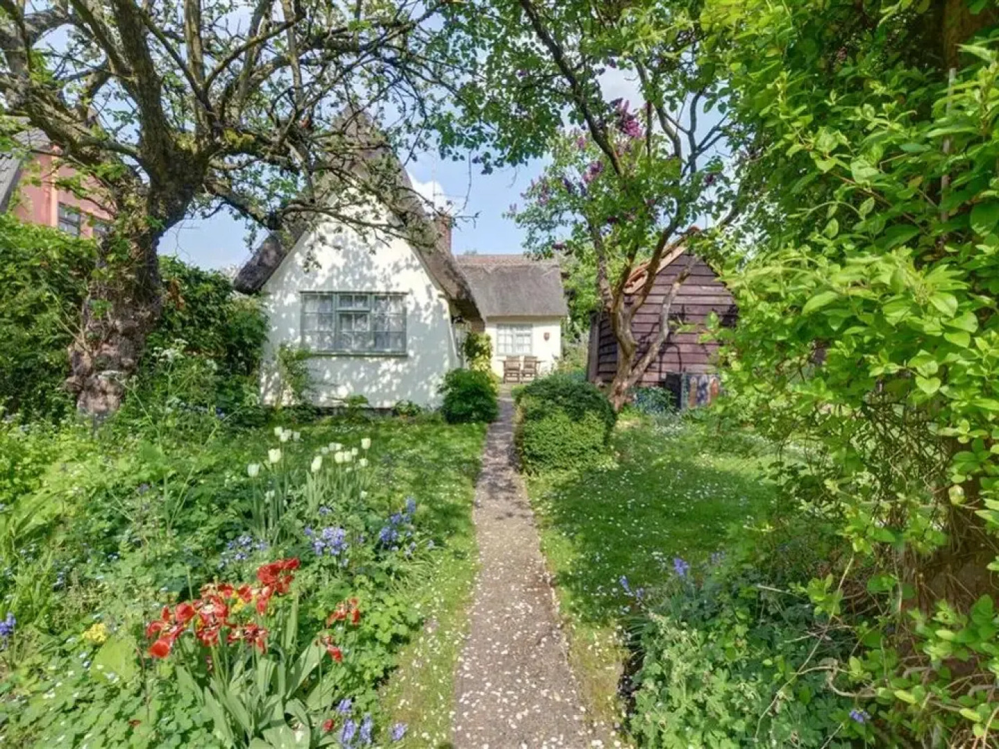 Old World Holiday Home in Denston with Garden near City Center
