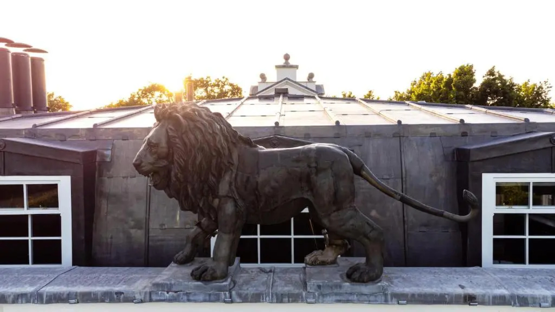 Eastwood Observatory: 12 bedrooms, swimming pool and tennis court