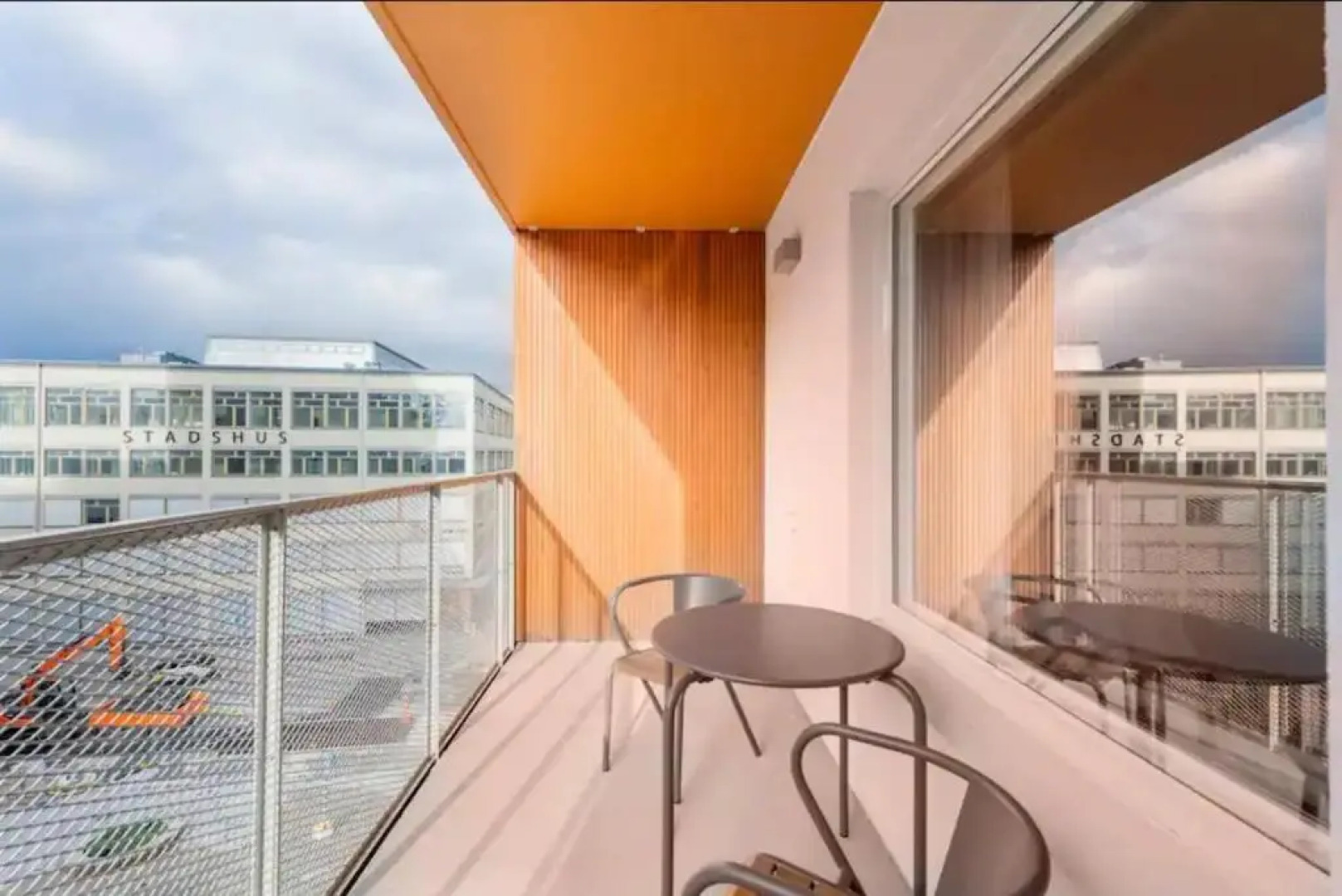 Luxury Business Studio Apartment - Garden View