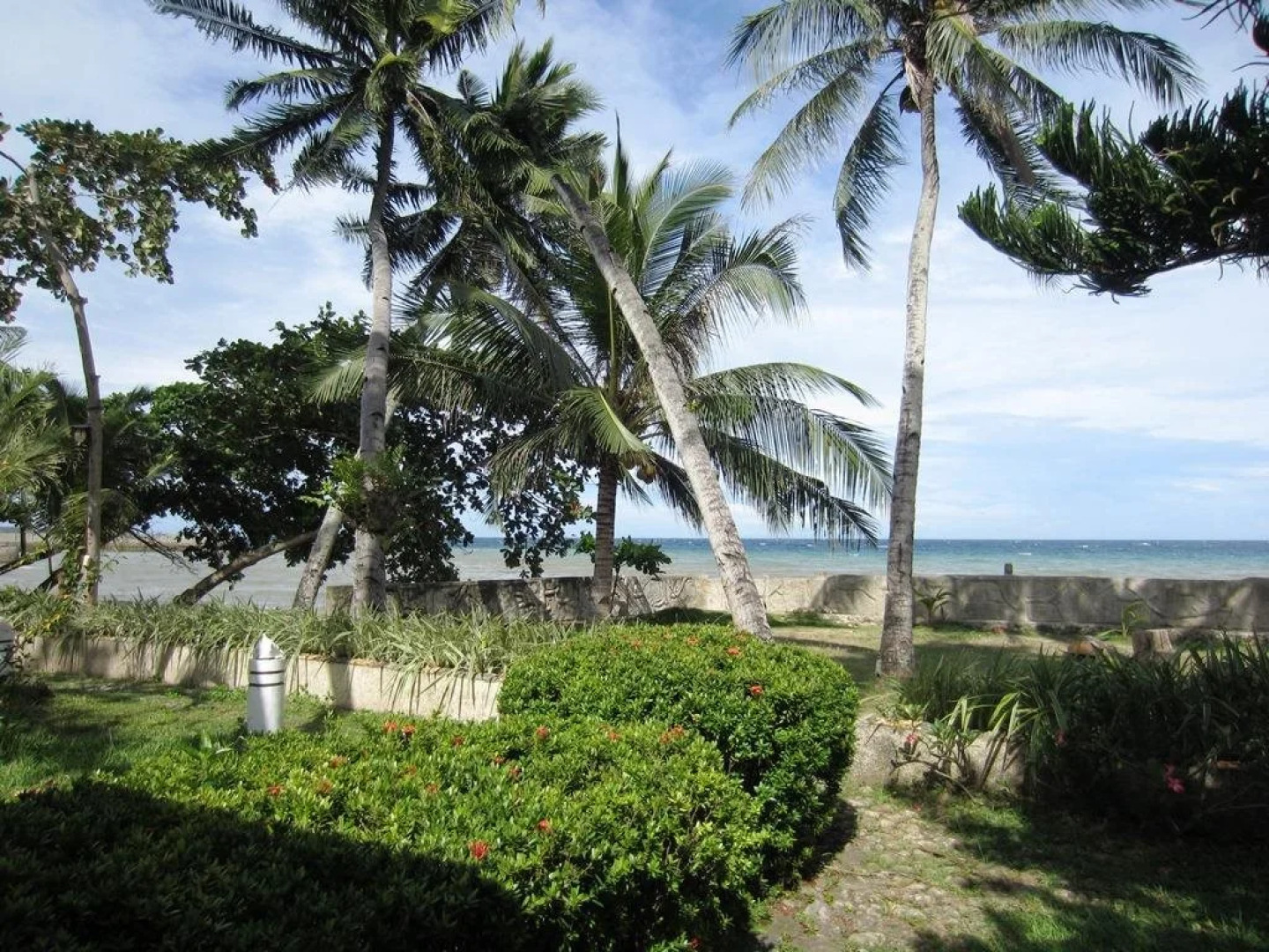 Estaca bay Garden Resort