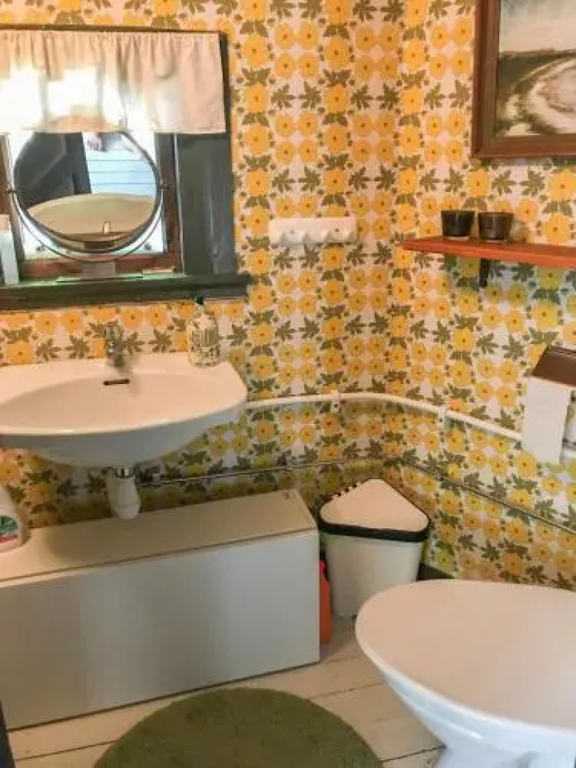 Havsnära 1700-tals Timmerstuga