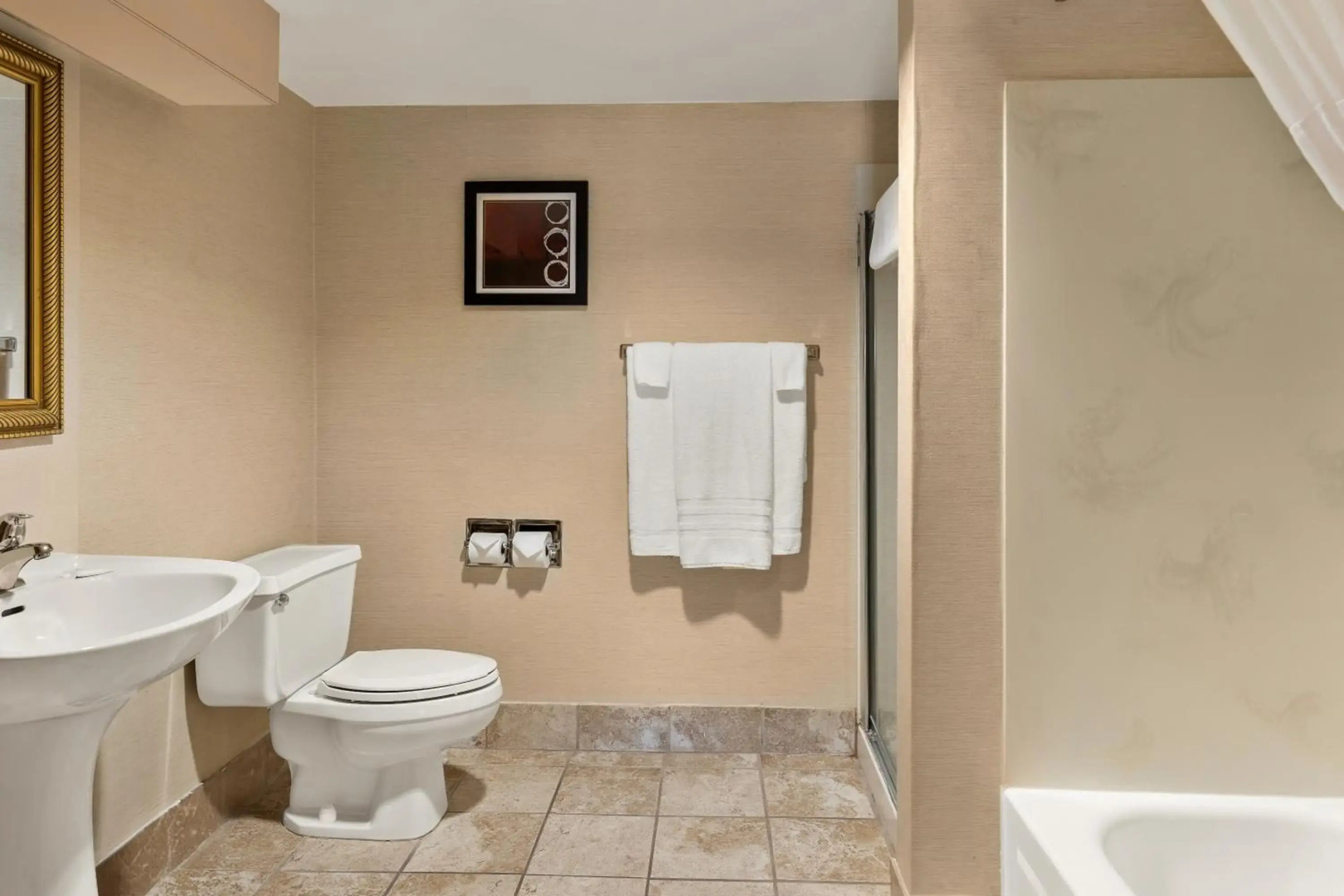 Отель RL Cleveland Airport West