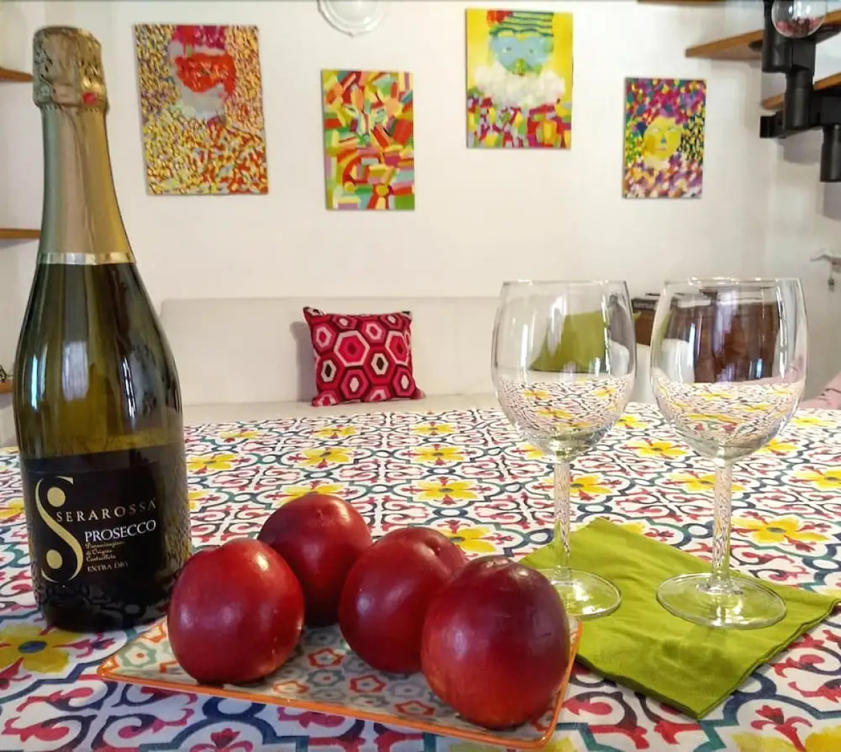 Night Galleria - bed & art