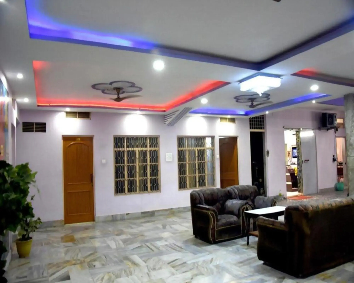 OYO 18682 Hotel Roshan