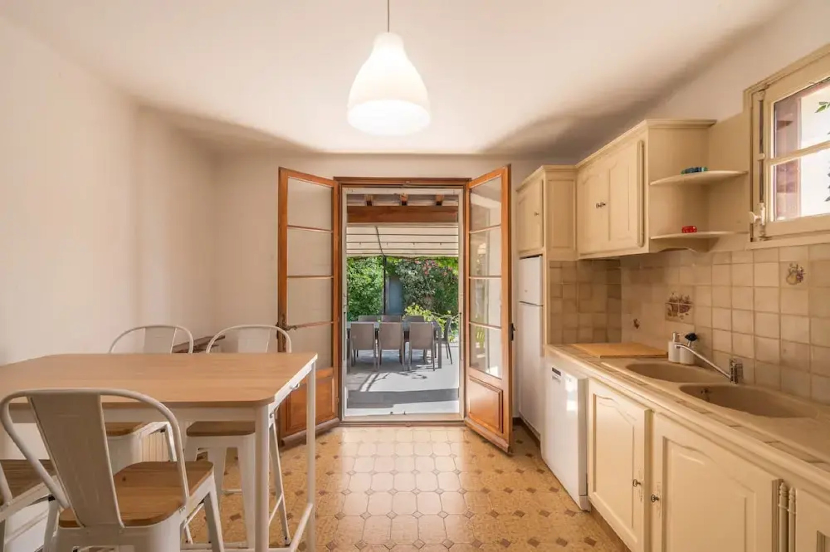 Mas Lou Pitchoun Exceptional Villa Between the Alpilles and Avignon