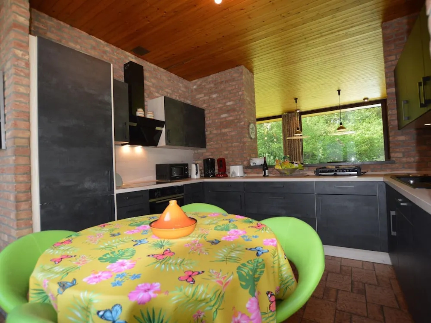 Luxury Villa with Swimming Pool near F1 Circuit