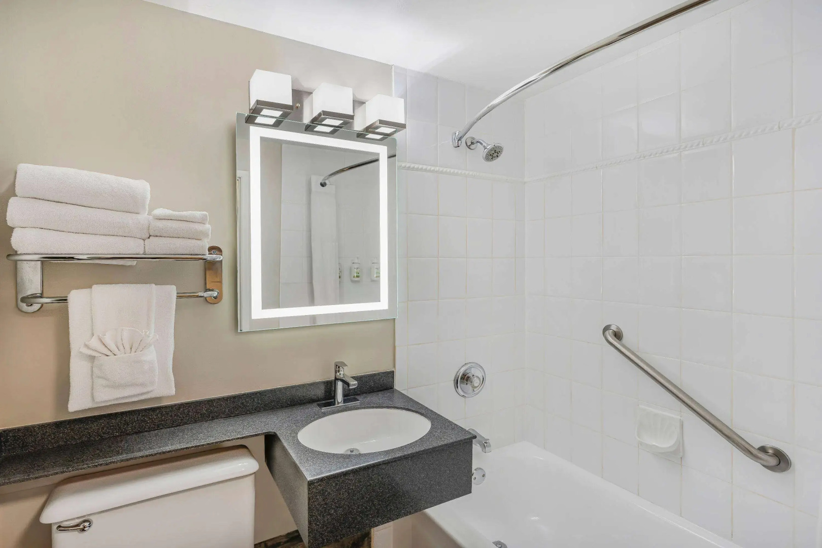 Days Inn by Wyndham Victoria On The Harbour