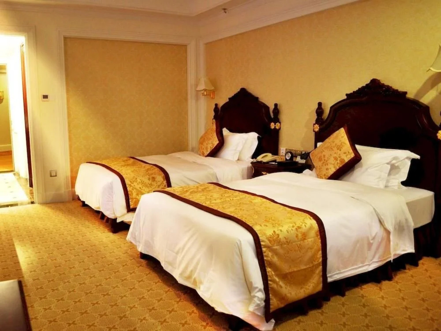 Golden Plaza International Hotel