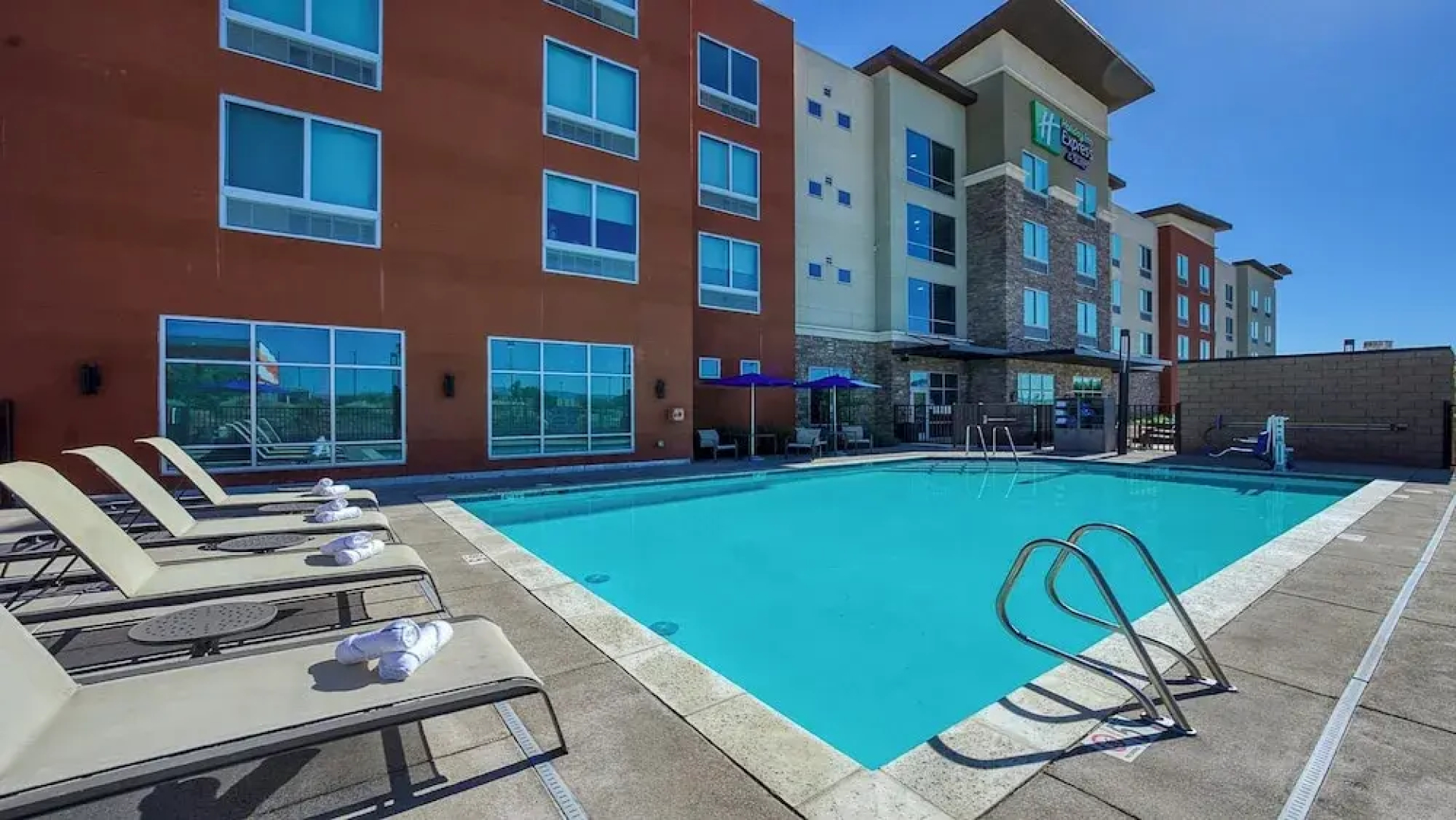 Holiday Inn Express & Suites Ridgecrest - China Lake by IHG