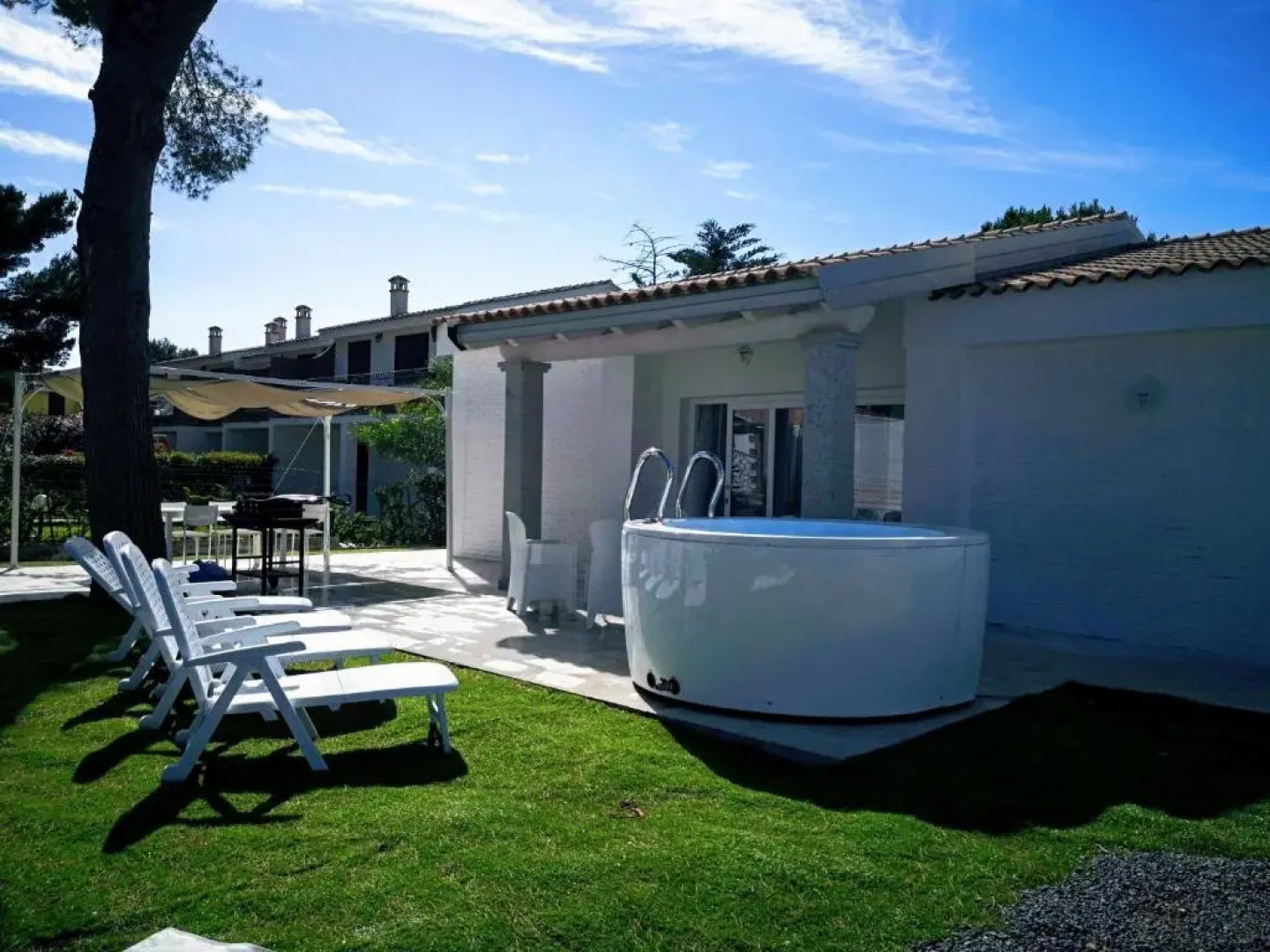 Ikebana Villas Porto Pino Beach