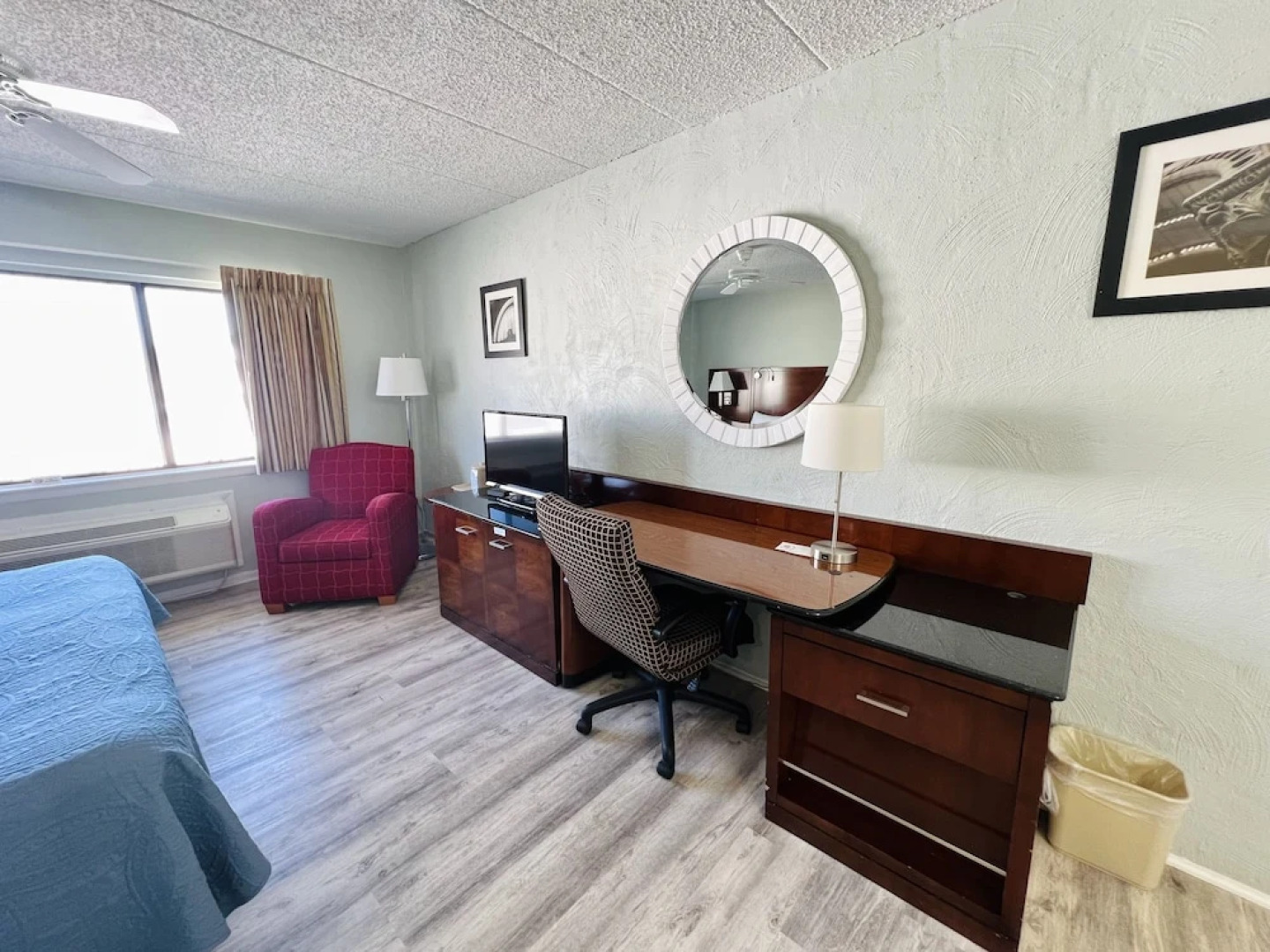 Sand Pebble Motor Lodge