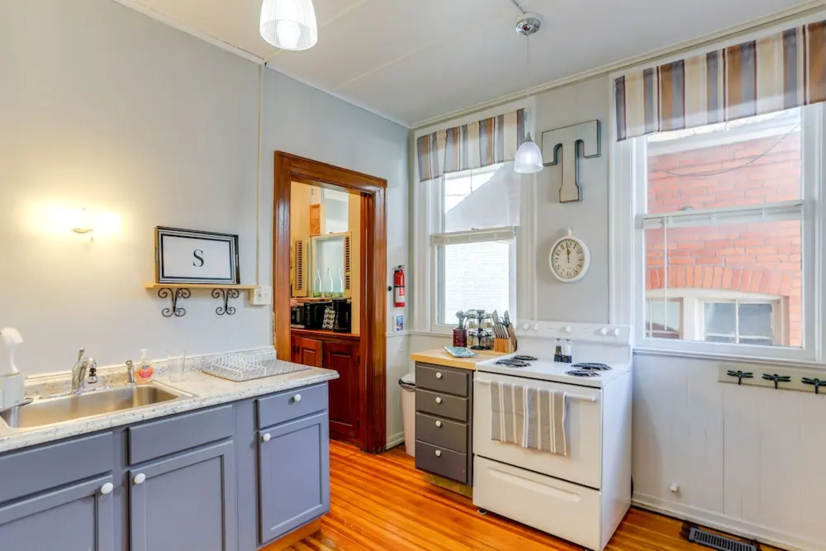 Historic Tiffin Home ~ Half Mi to University!