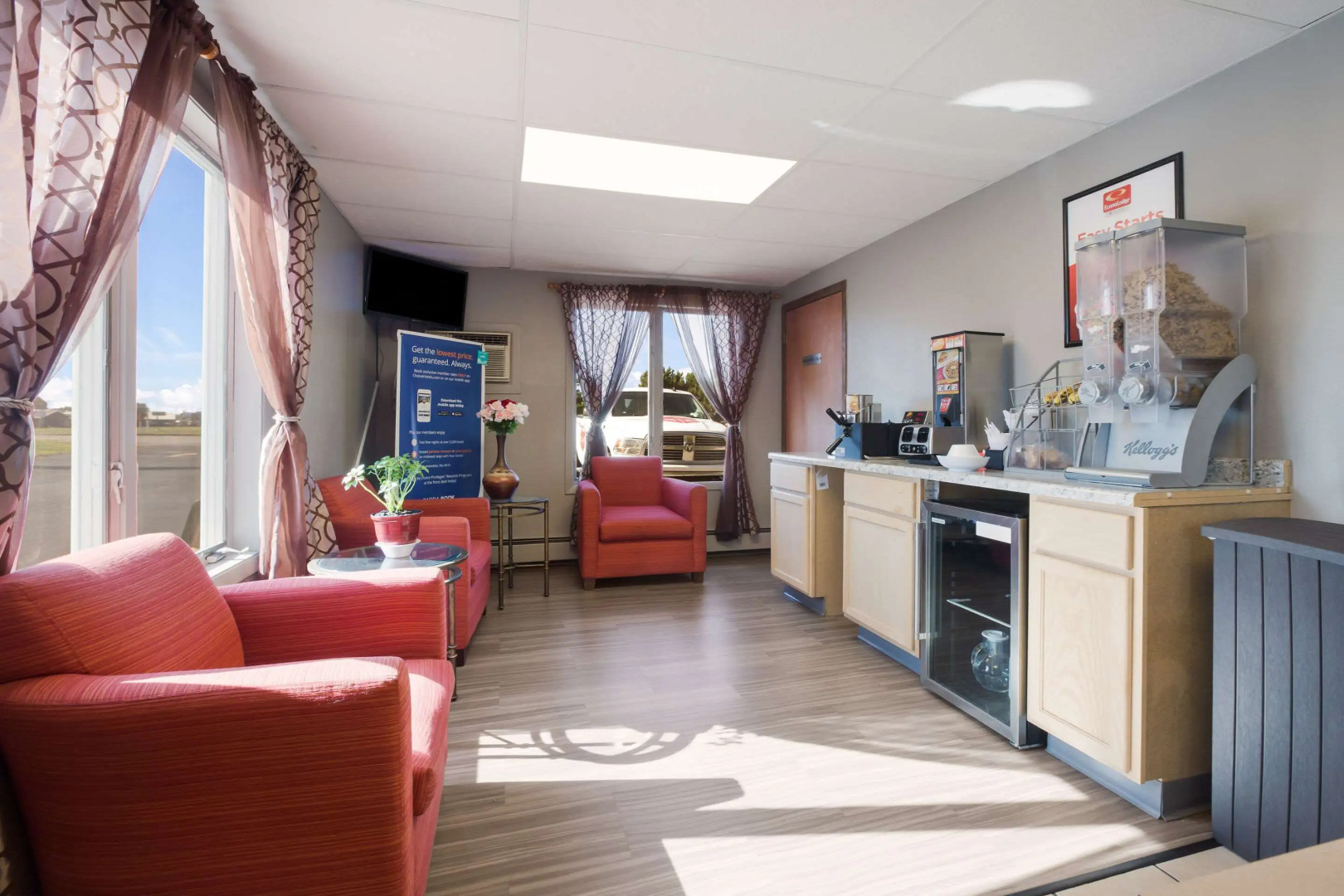 Econo Lodge Inn & Suites Escanaba North