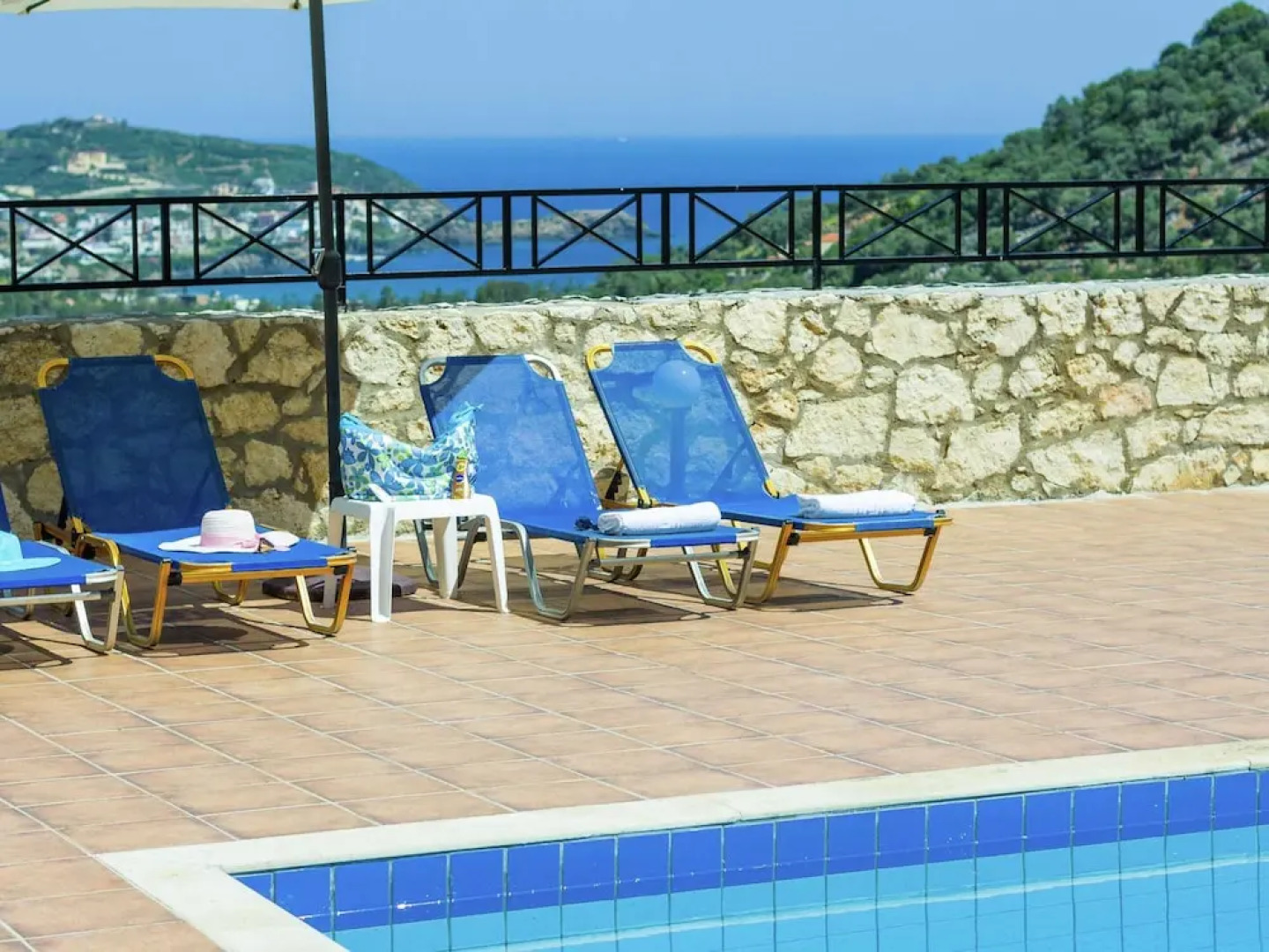 Villa on Hillside, Private Pool, Fantastic Views to bay of Bali and Mountains